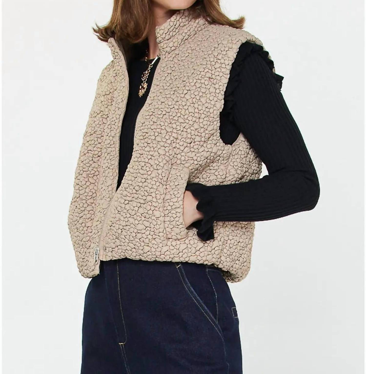 current air Cropped Quilting Vest in taupe - women's jacket - detail view