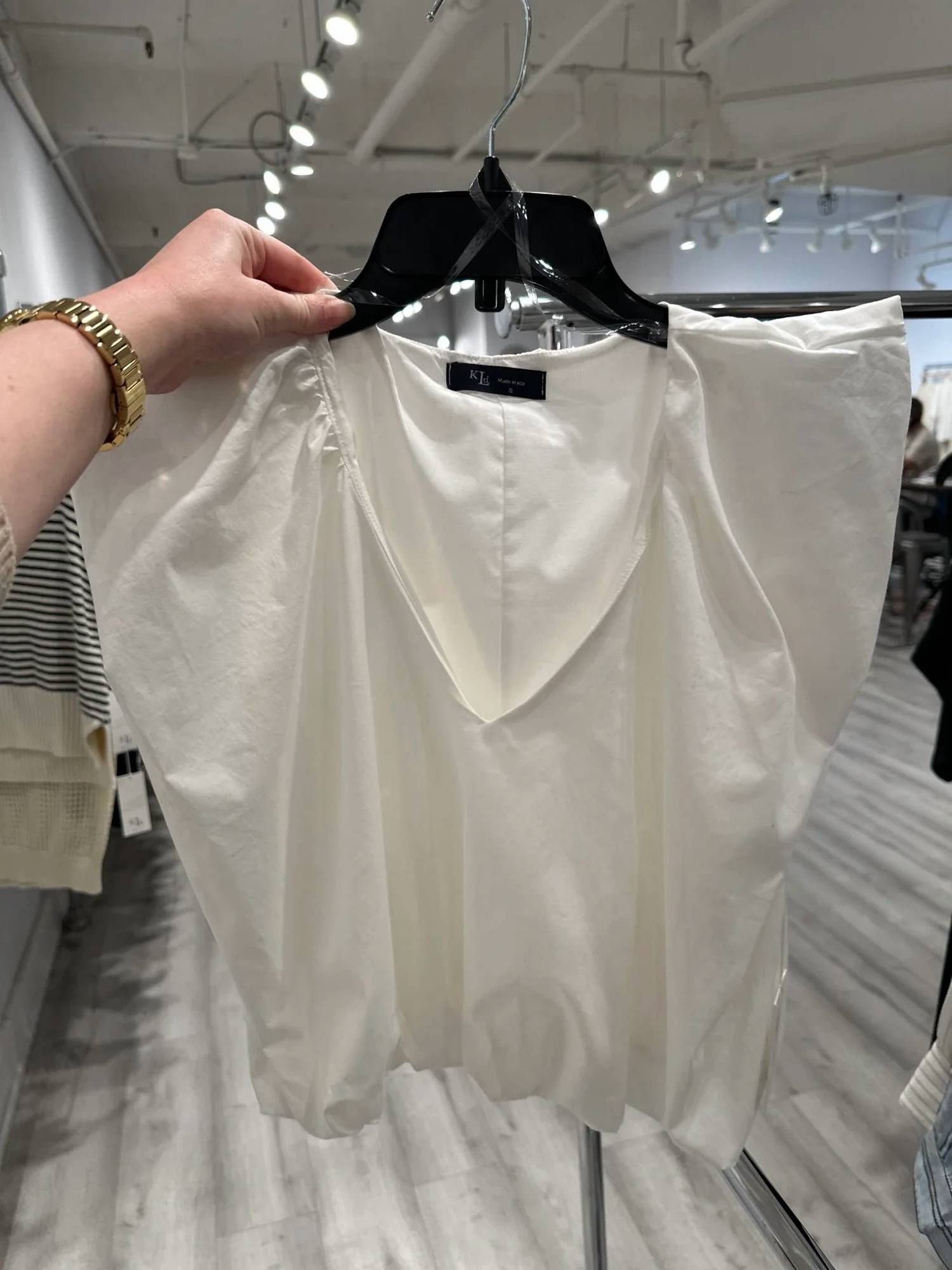 Kld. Signature - Women's Vneck Flowy Bubble Hemmed Top