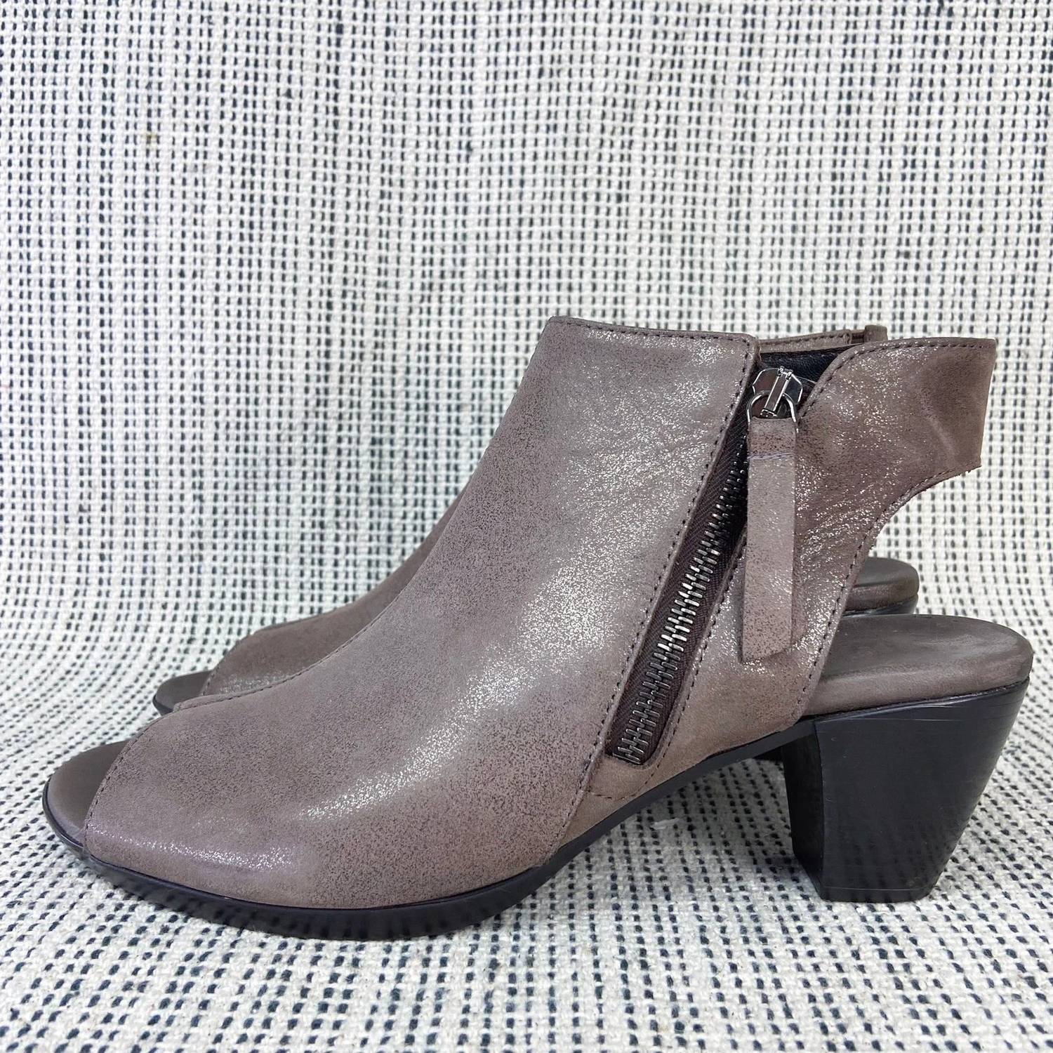 Munro - Women's Nakita Peep Toe Bootie