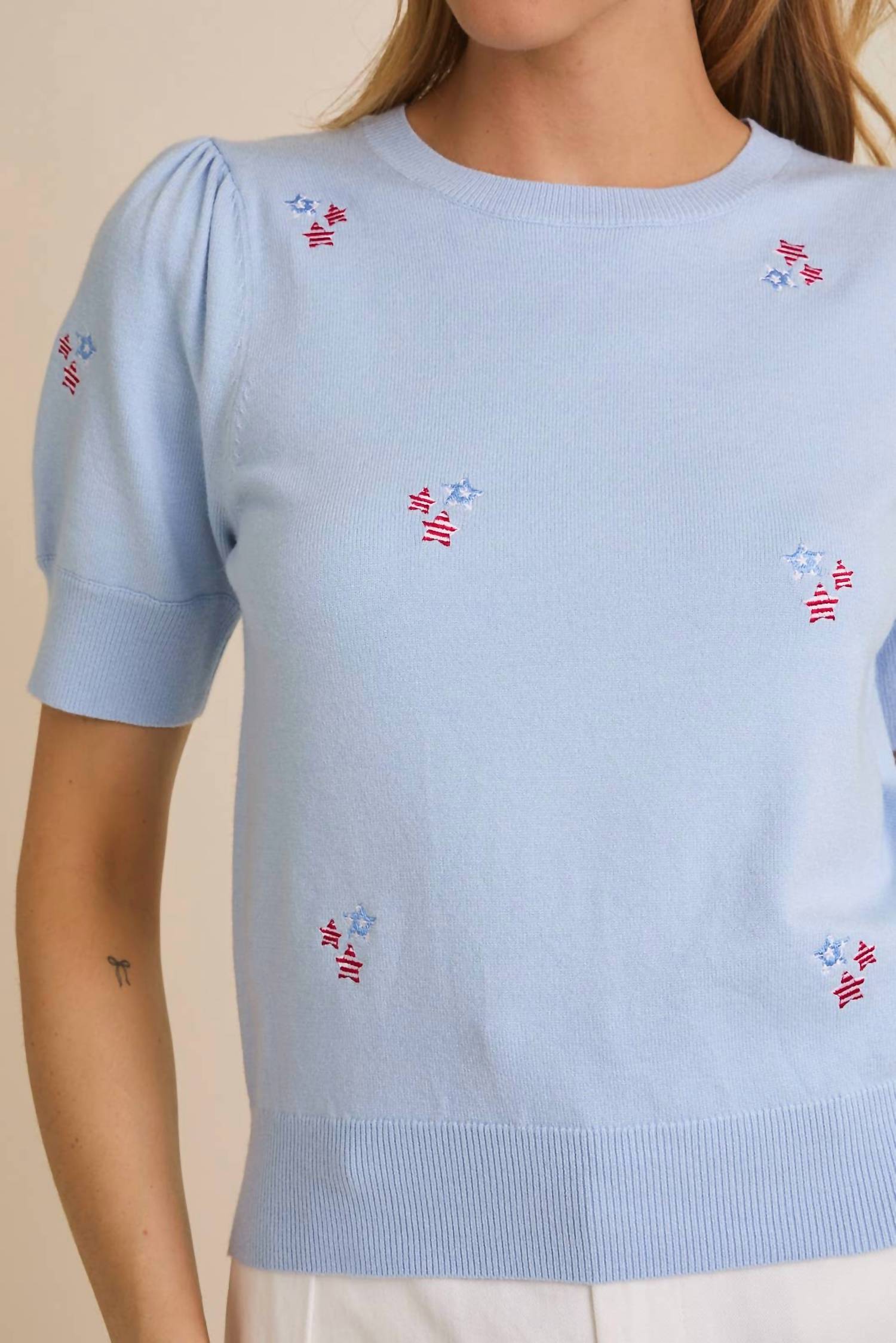 Gilli - Round Neck Puff Sleeve Star Embroidered Knit Top
