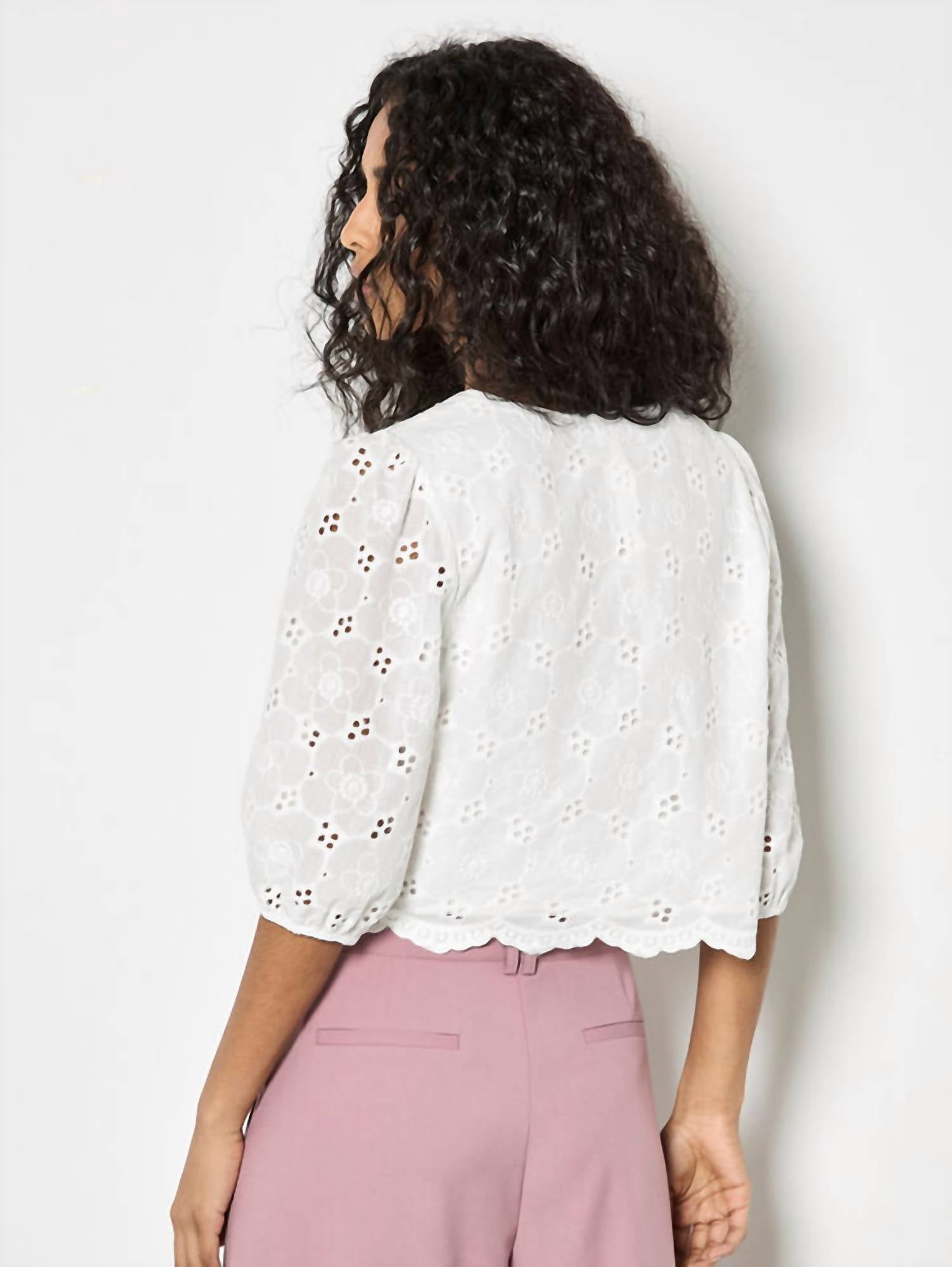 Apricot - Daisy Broderie Top