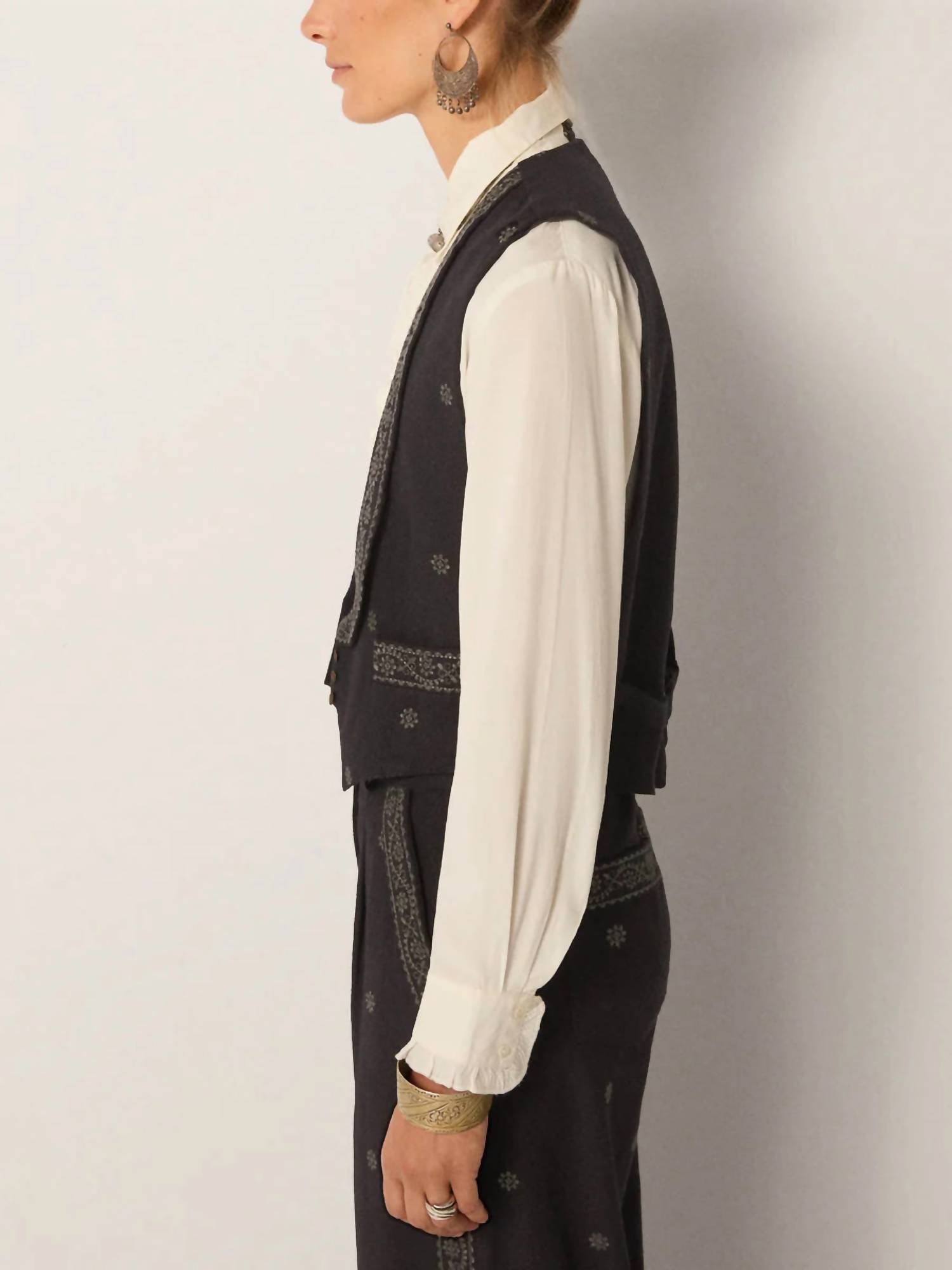 Maison Hotel - Lupita Sleeveless Vest