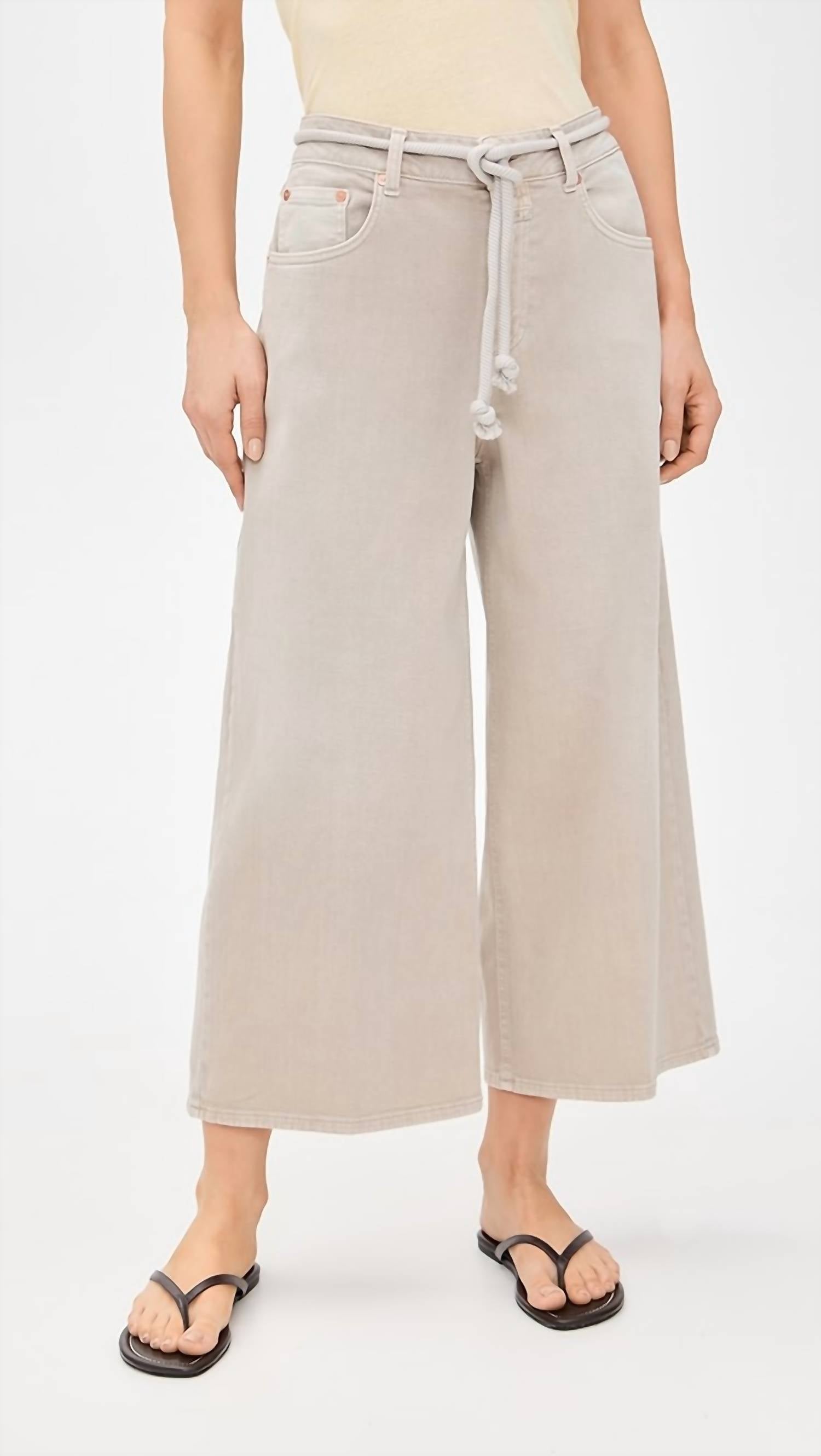 Closed - Lyna Jeans