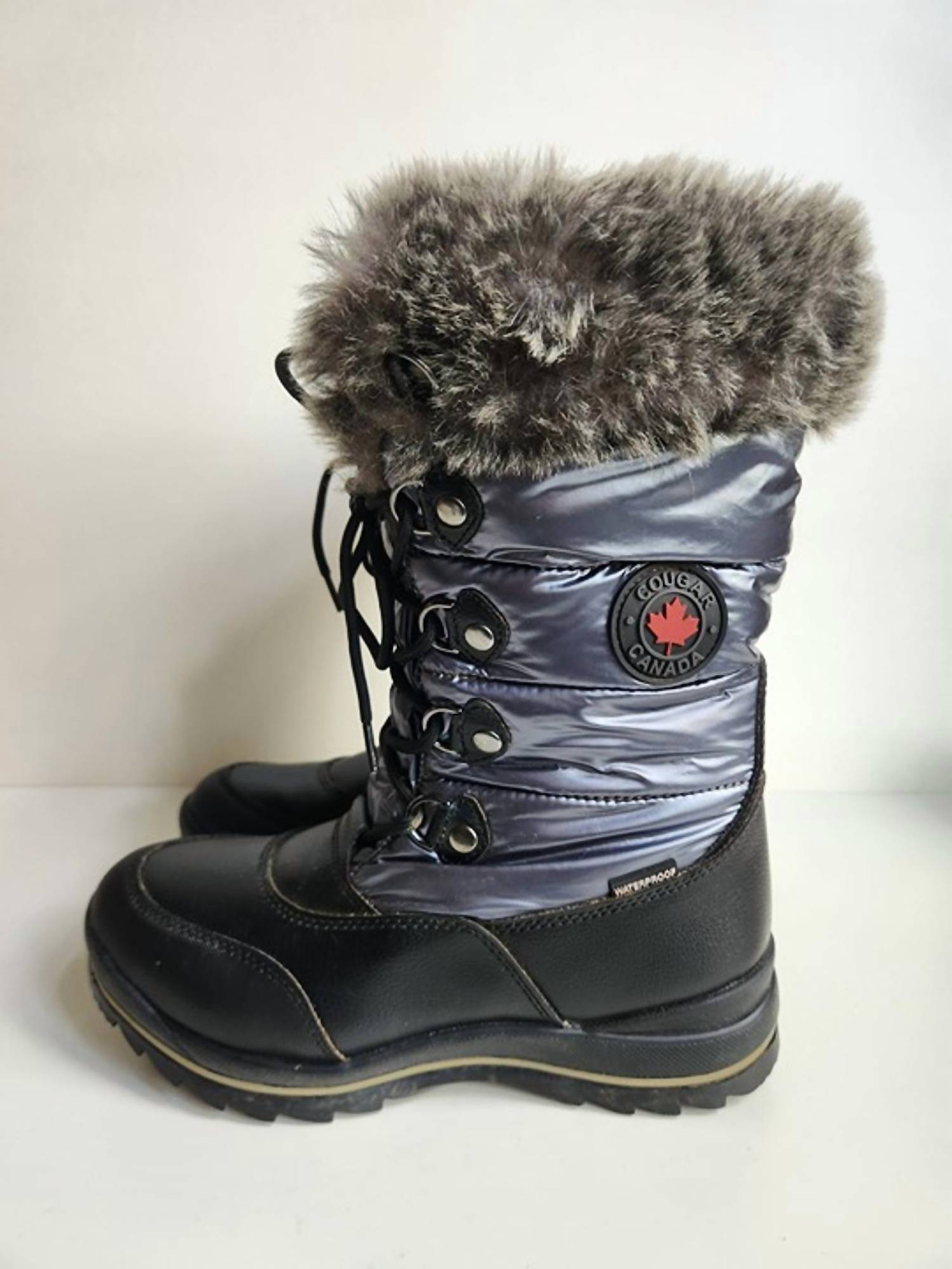 COUGAR Women's Cranbrook Boots in silver - women's shoe - detail view
