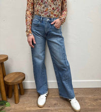 JUST BLACK DENIM Stretch Slight Barrel Twist Jean in med wash - women's jeans - view 5