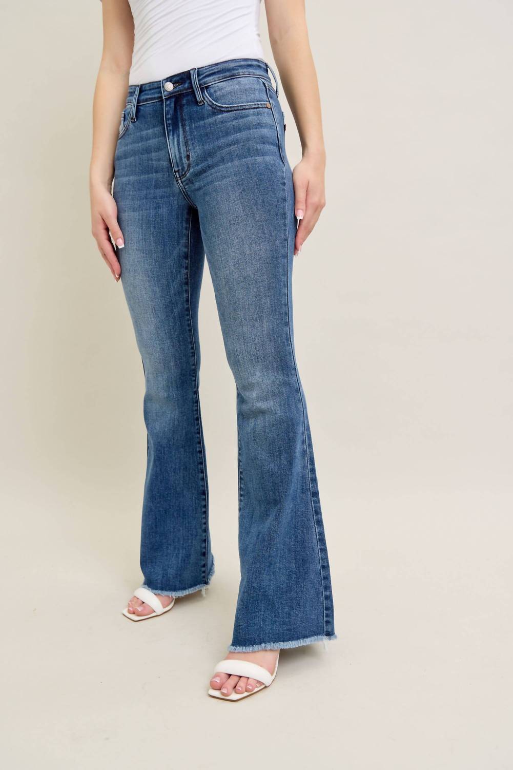 Judy Blue - Mid Rise Vintage Wash Flare Jeans With Distressed And Fray Hem