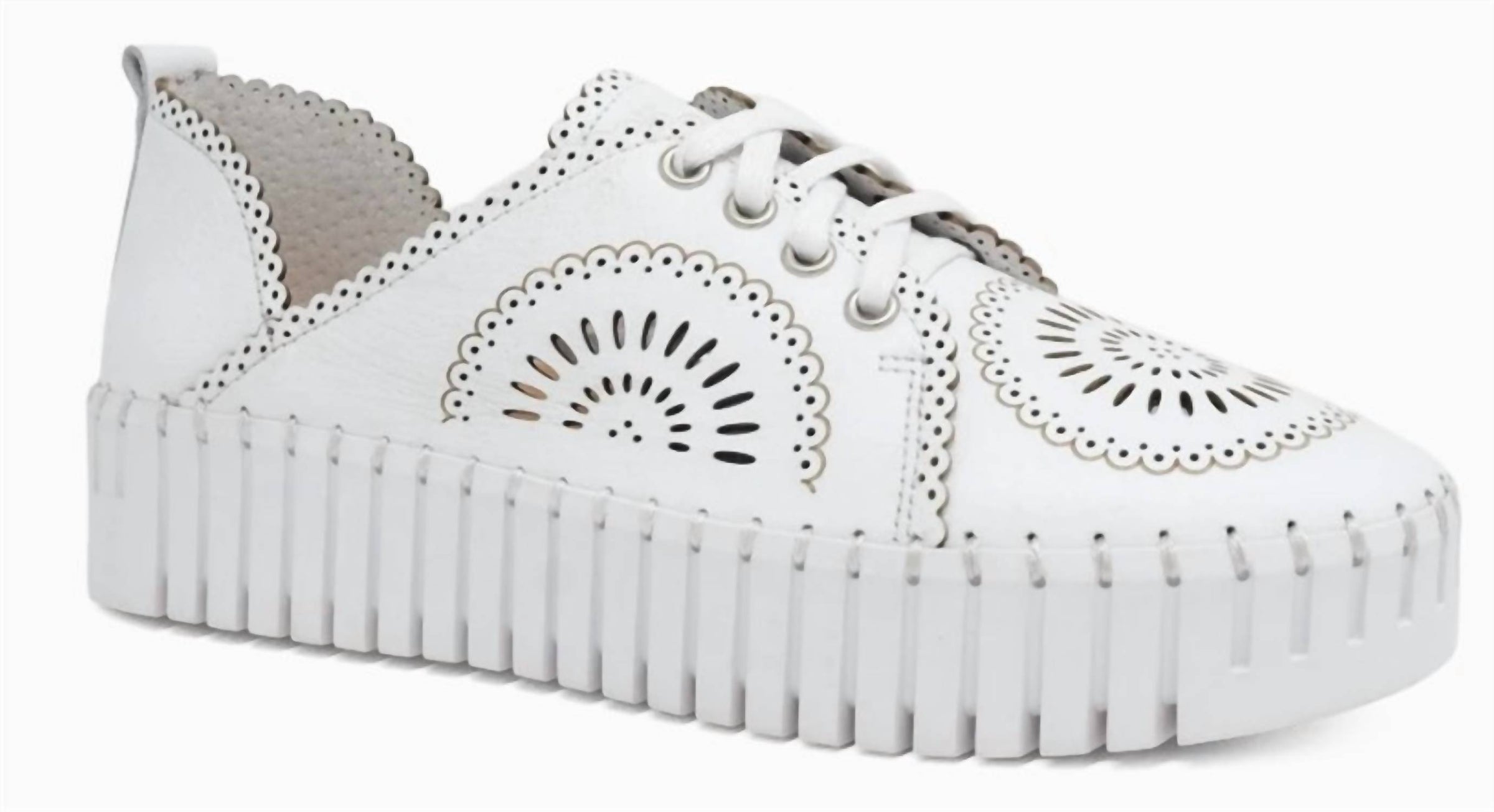 Django & Juliette - Women's Bafia Lace-up Sneakers