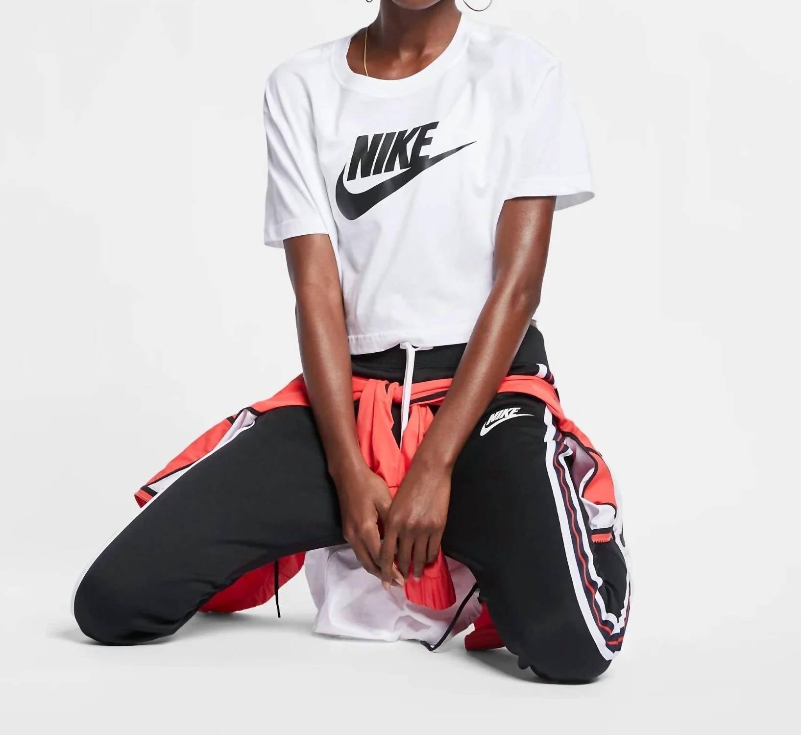 Nike - Sportswear Essential Cropped Tee