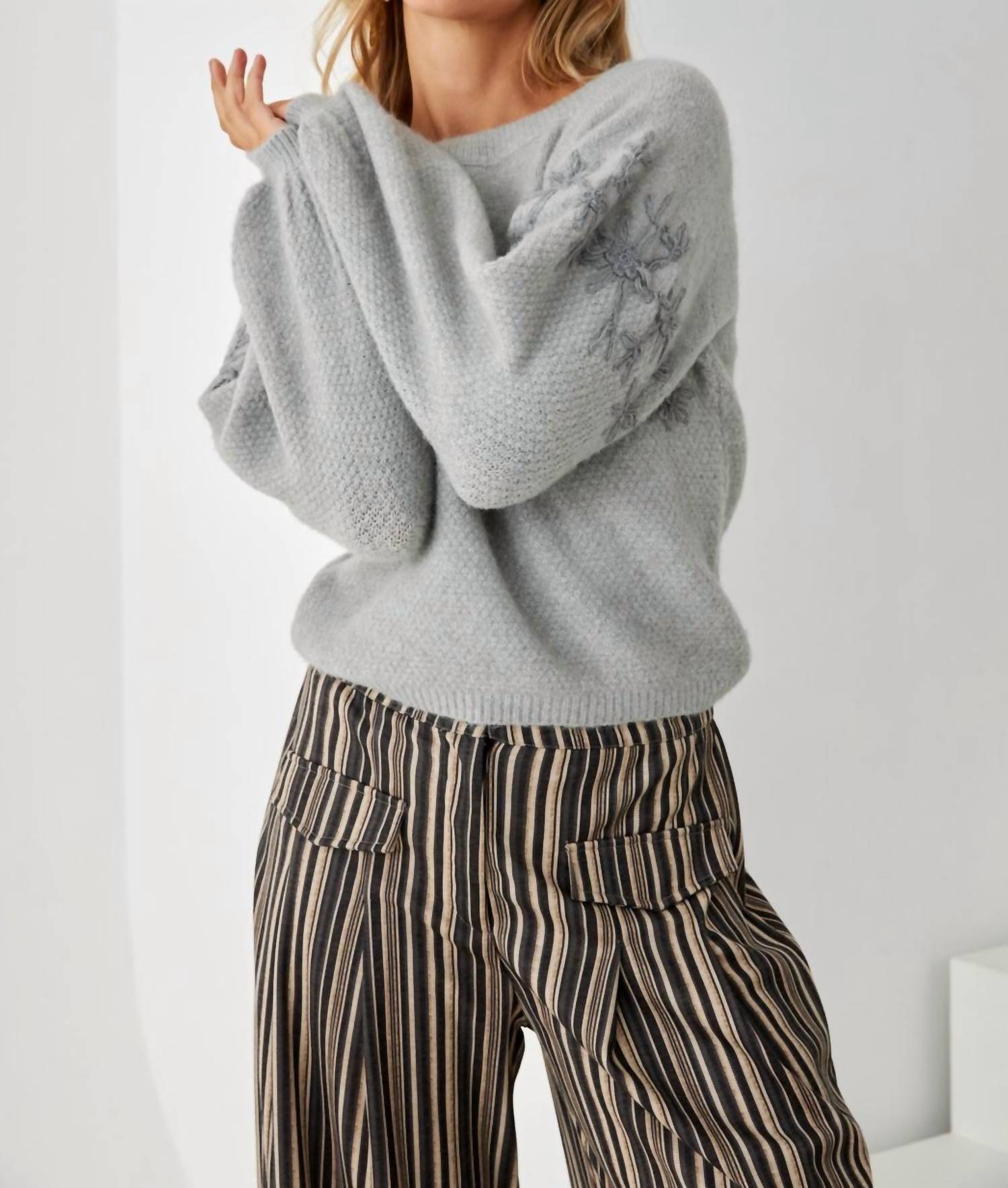 Nekane Nkn - Embroidered Balloon Sleeve Sweater