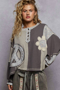 Pol - Crew Neck Peace Patch Floral Knit Top