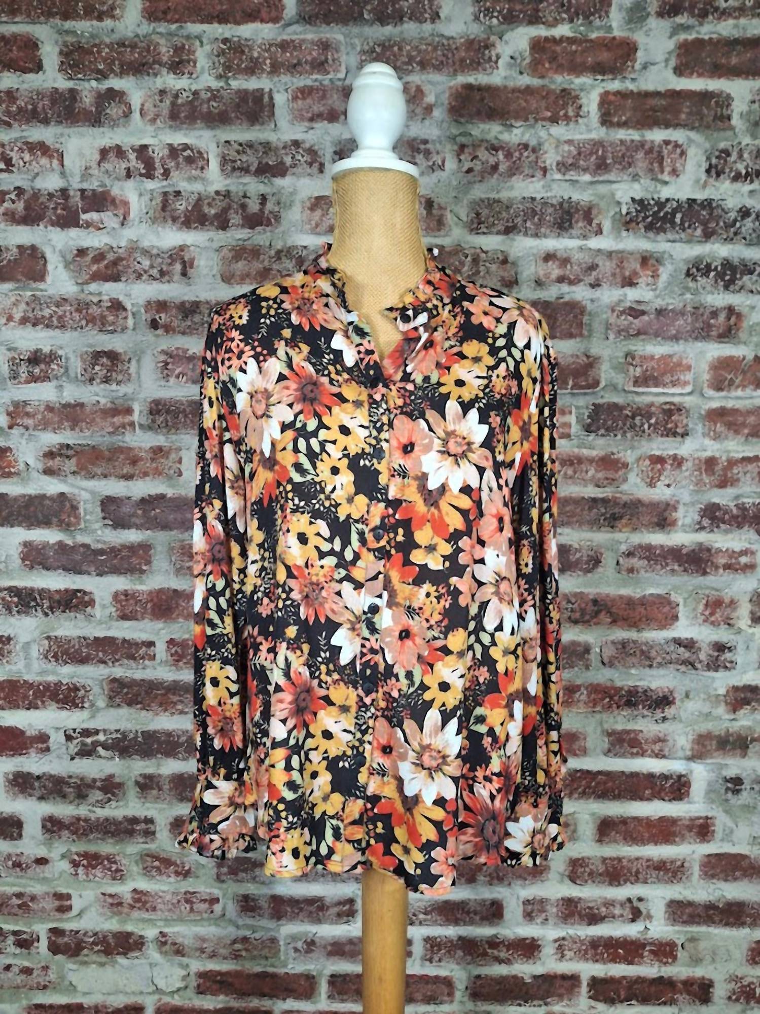 Keren Hart - Women's Floral Button Up Shirt