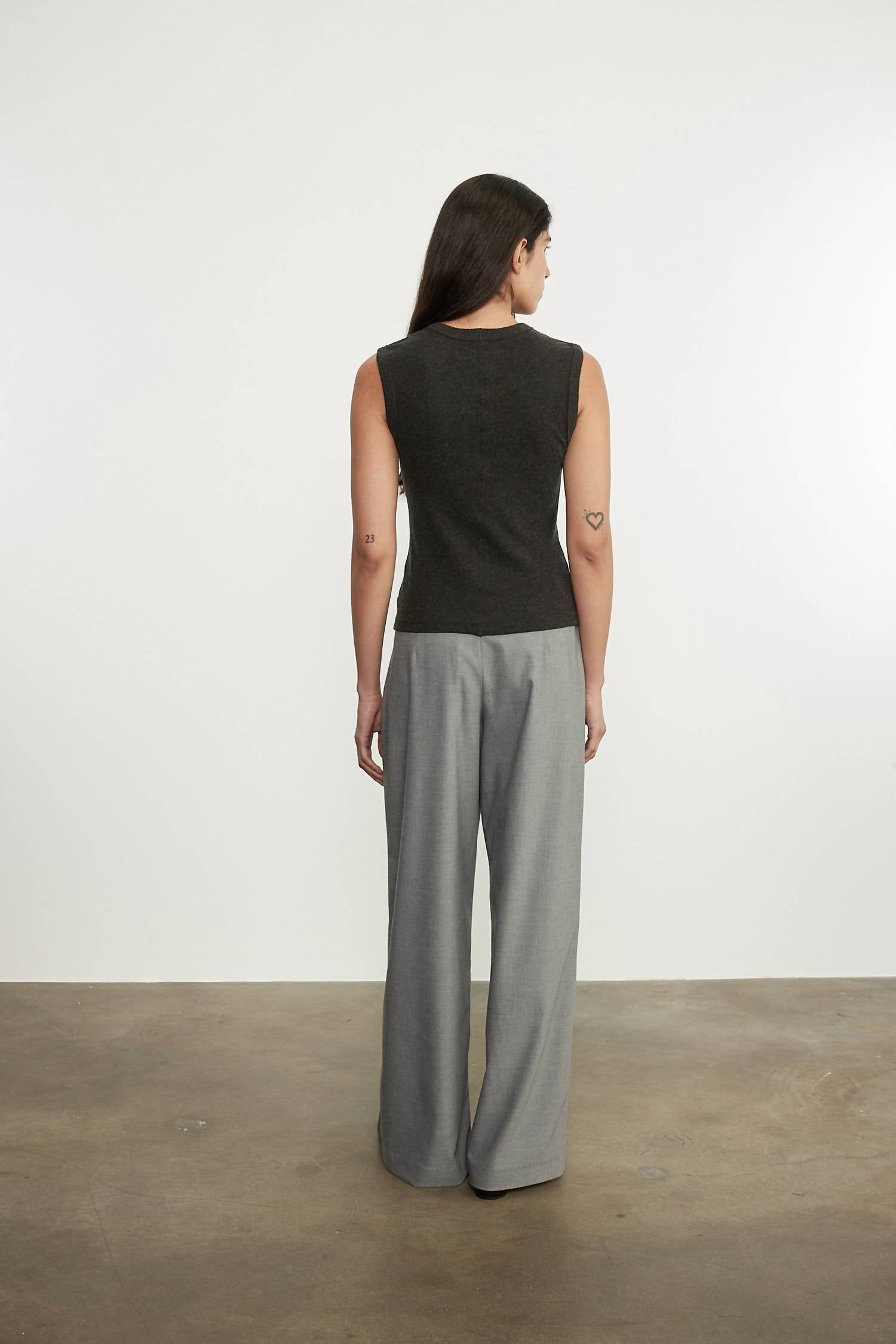 Enza Costa - CASHMERE NEW CLASSIC SLEEVELESS CREW TOP