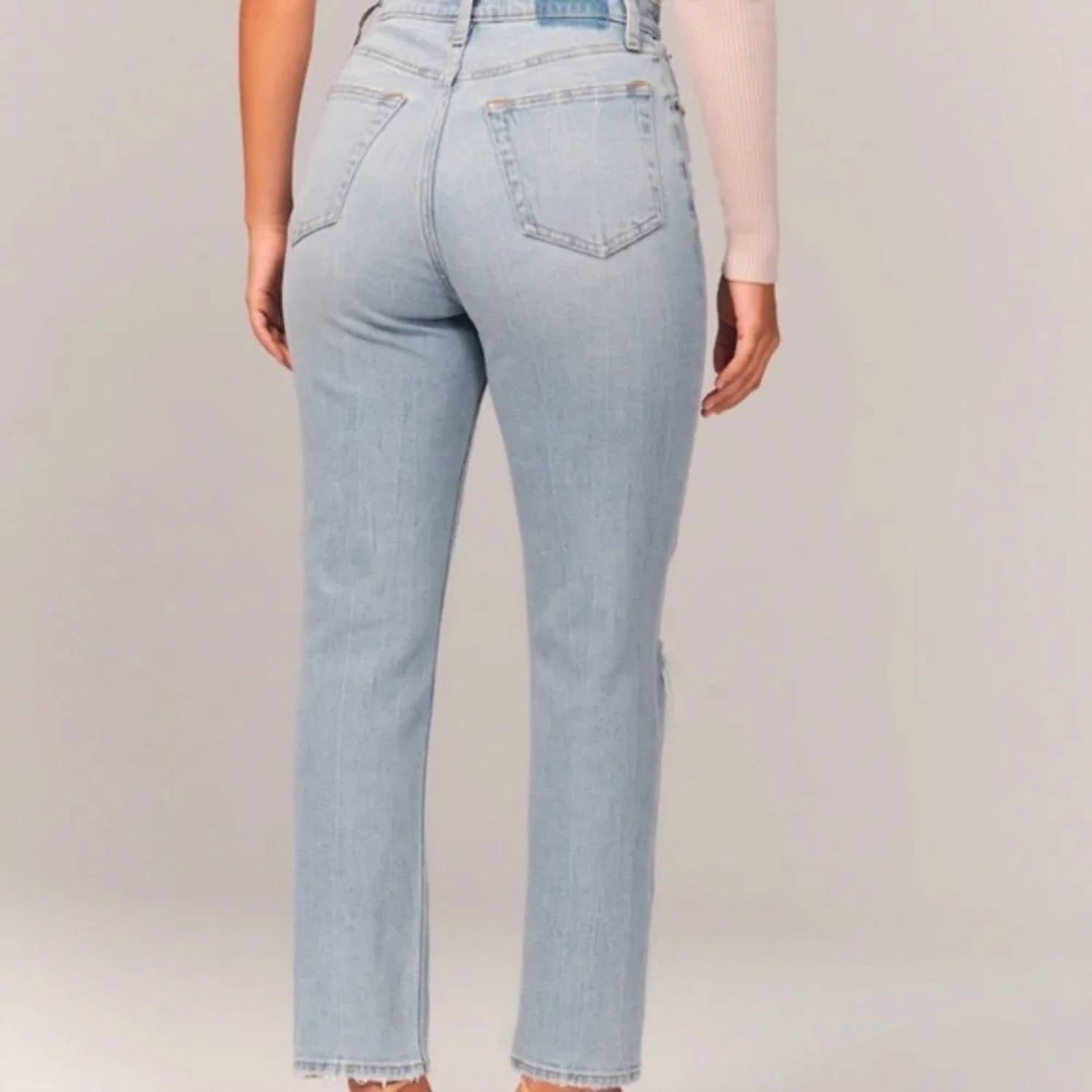 Abercrombie & Fitch - Curve Love Ultra High Rise Ankle Straight Jean