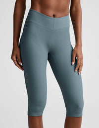 Beyond Yoga - Impulse Ribbed V-waist Pedal Pusher Leggings