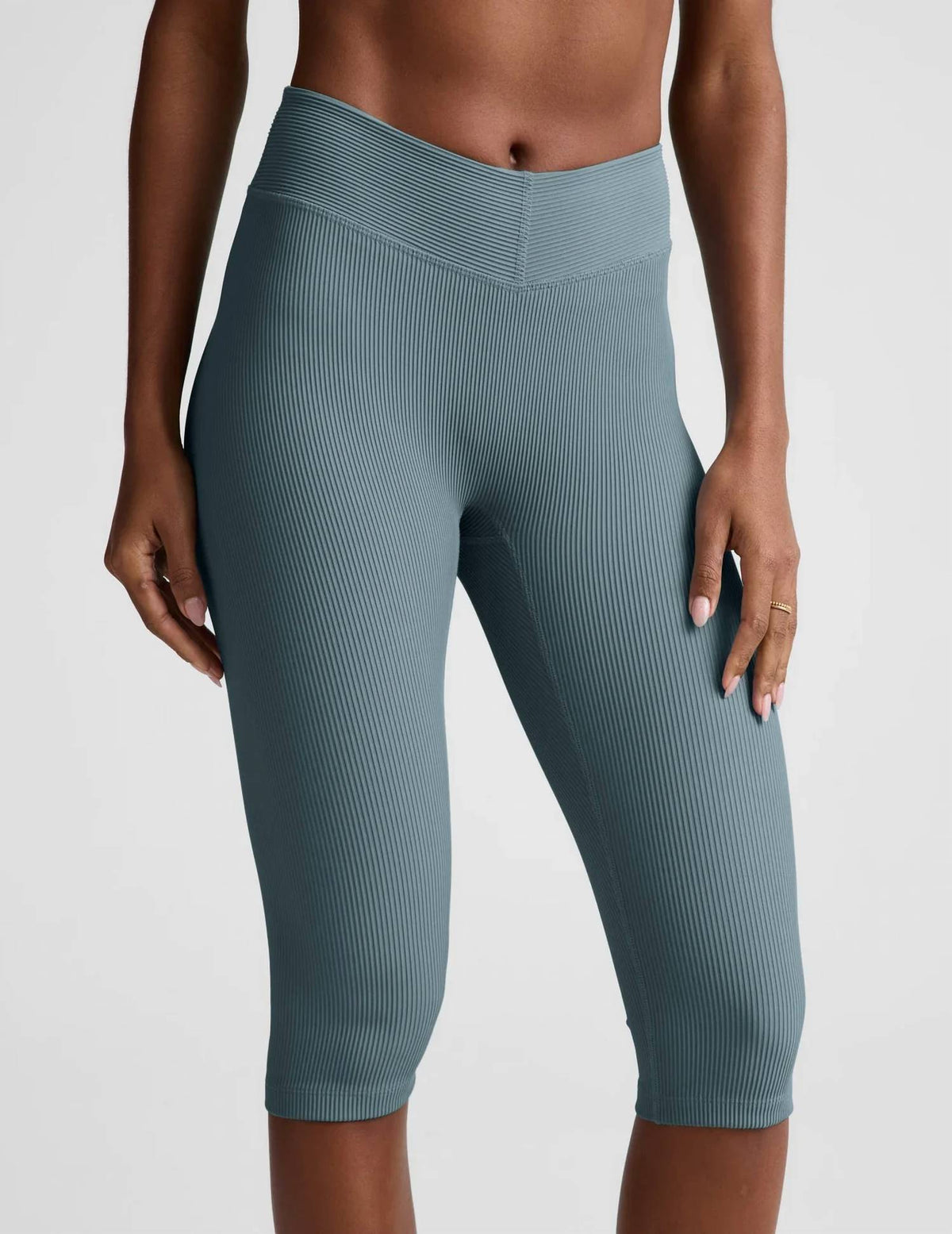 Beyond Yoga - Impulse Ribbed V-waist Pedal Pusher Leggings