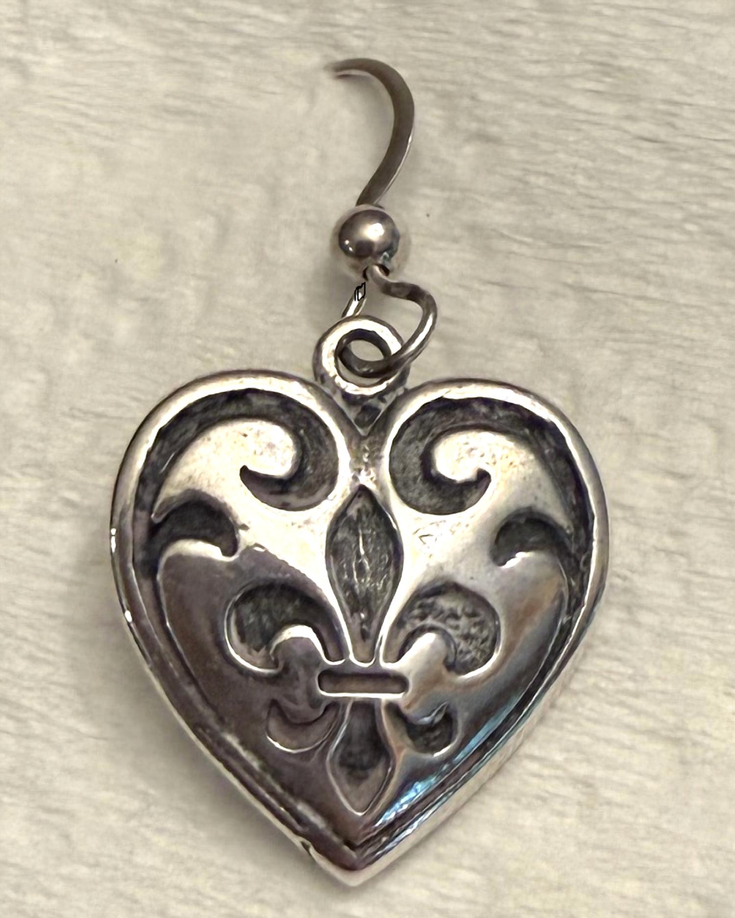 Madison - Women's Engraved Fleur De Lis Heart Earrings