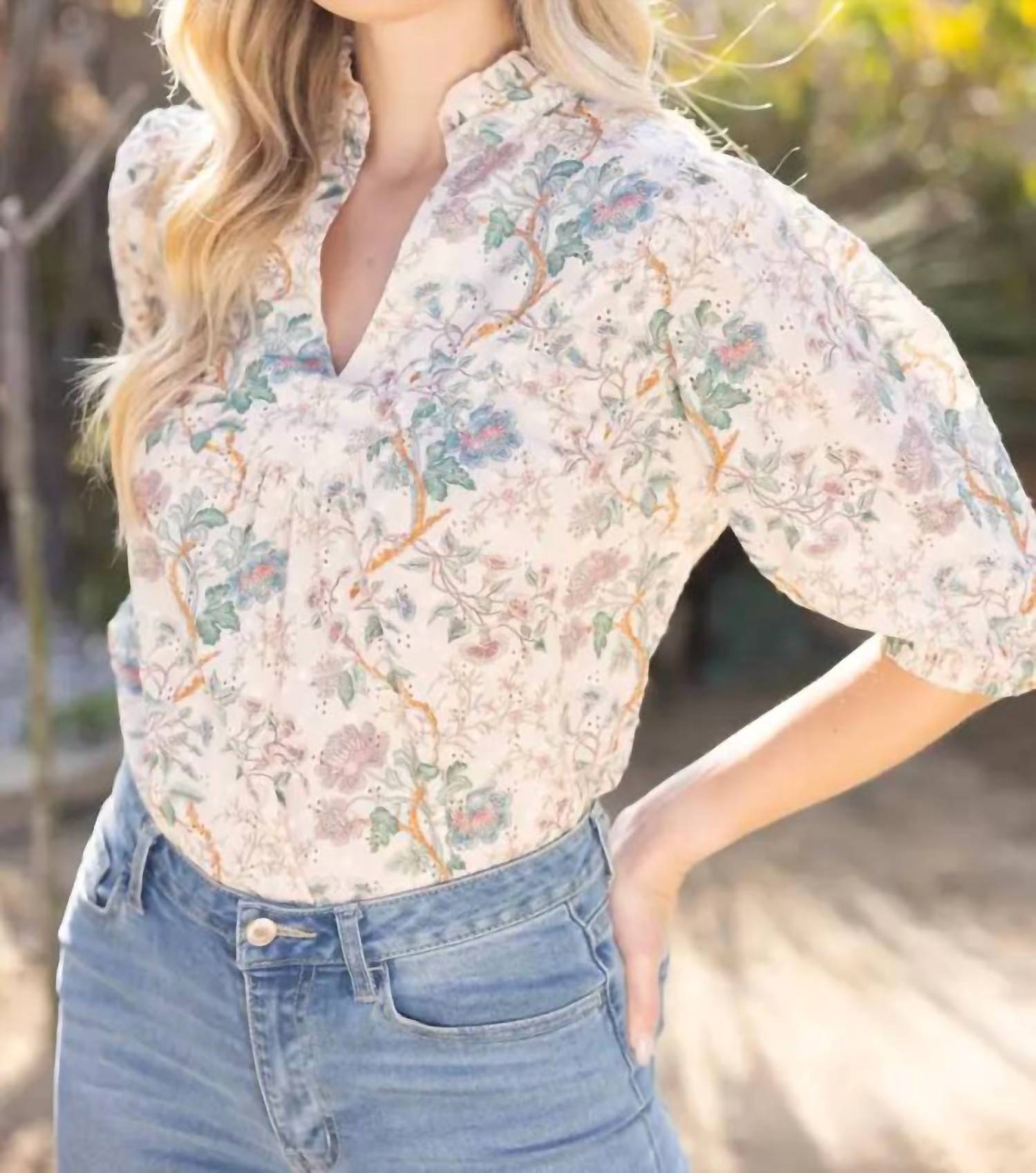 Voy - Women's Floral Eyelet Half Puff Sleeve Top