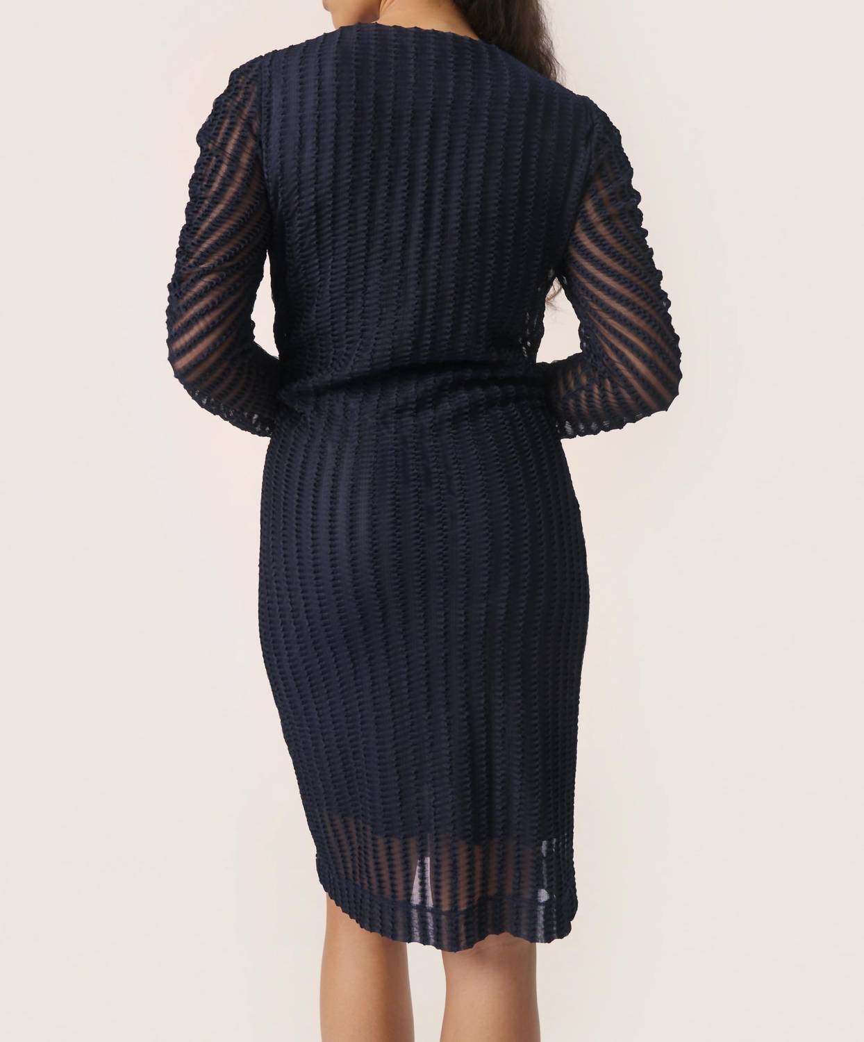 Soaked In Luxury - Solveig Long Sleeves Slim Fit Midi Dress