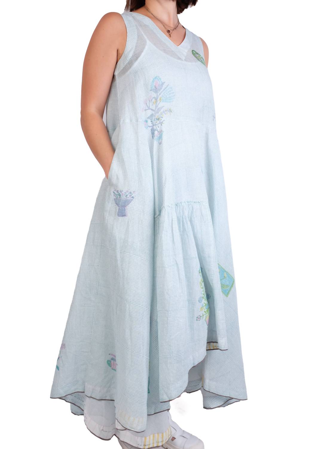 Eka Design Studio - Sleeveless V-neck Dress