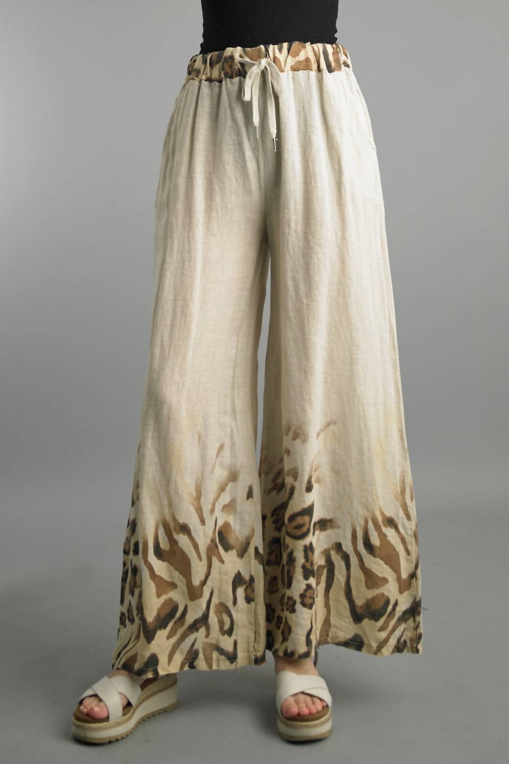 TEMPO PARIS Women's On The Right Path Wide Leg Pants in beige - women's pants - detail view