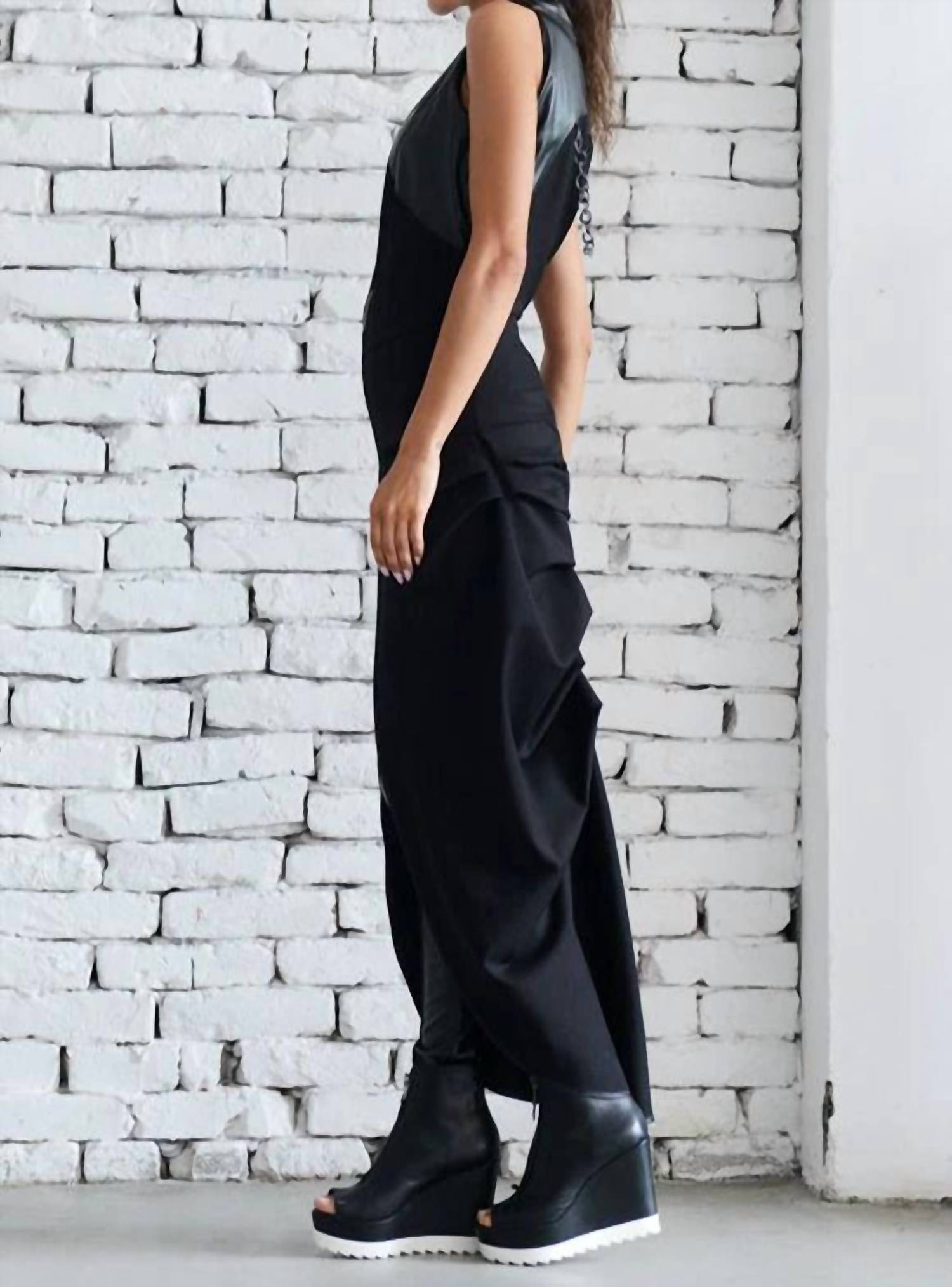 Metamorfosi - Asymmetric Vest