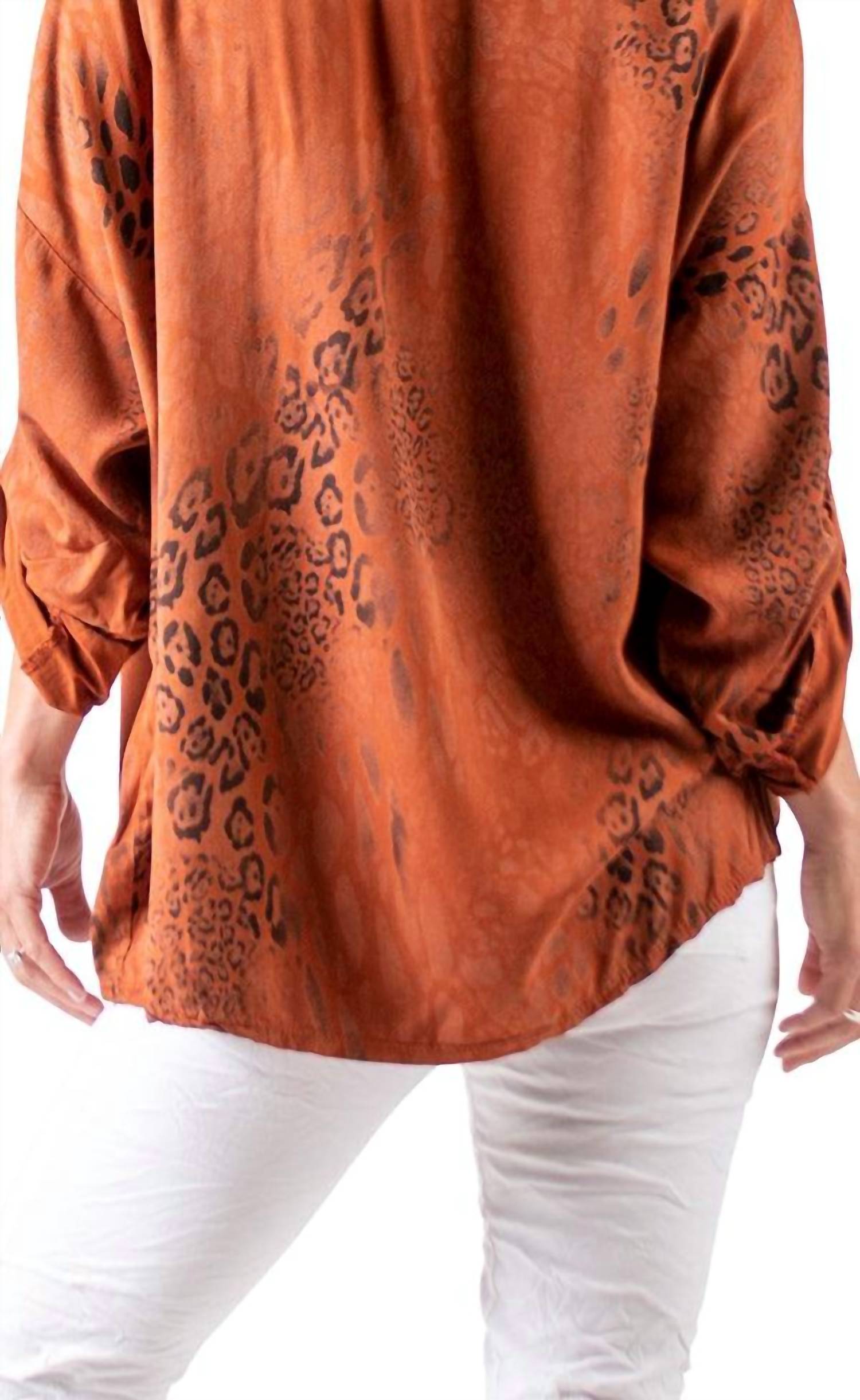 Gigi Moda - Lara V-neck Blouse