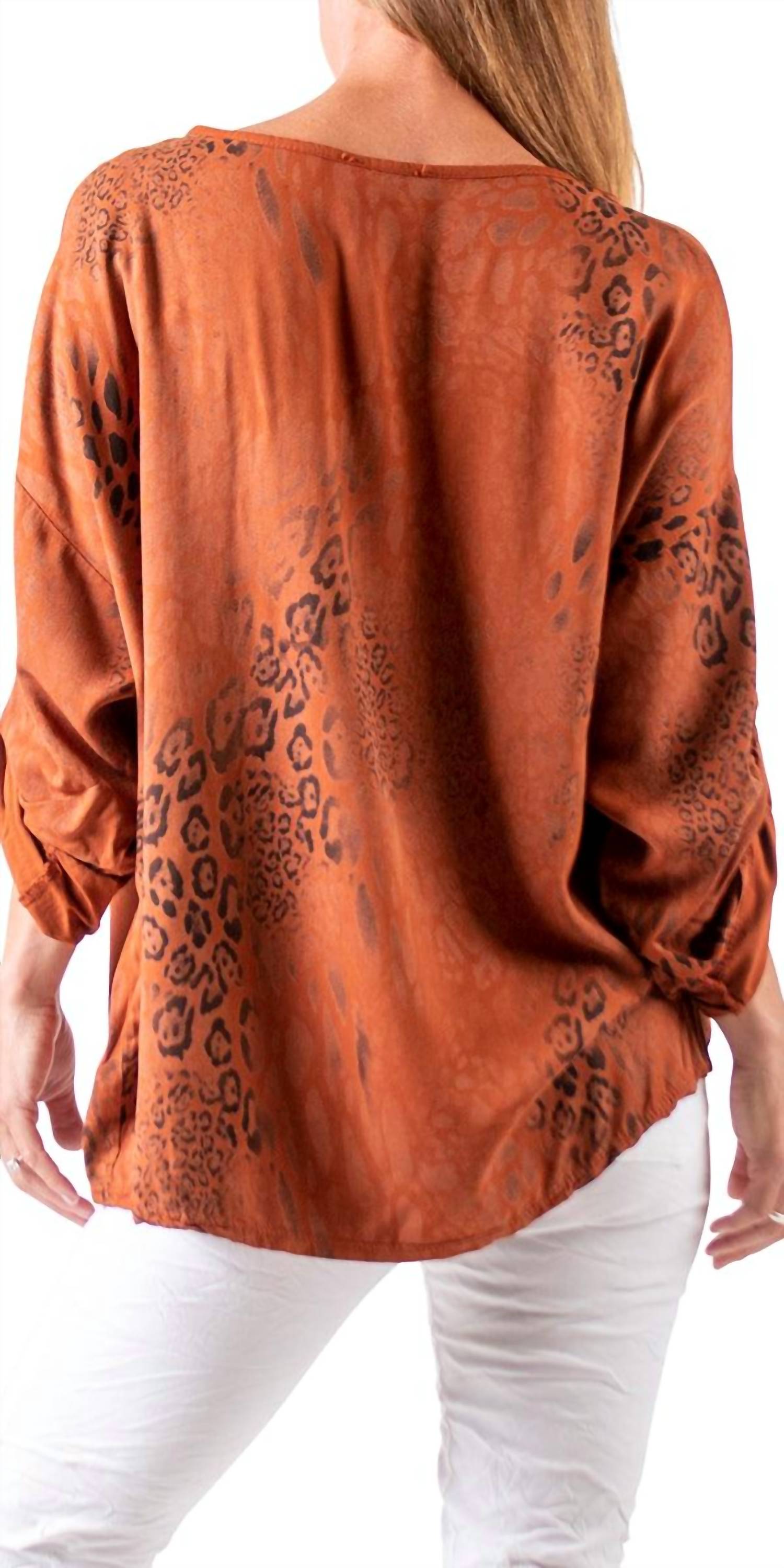 Gigi Moda - Lara V-neck Blouse