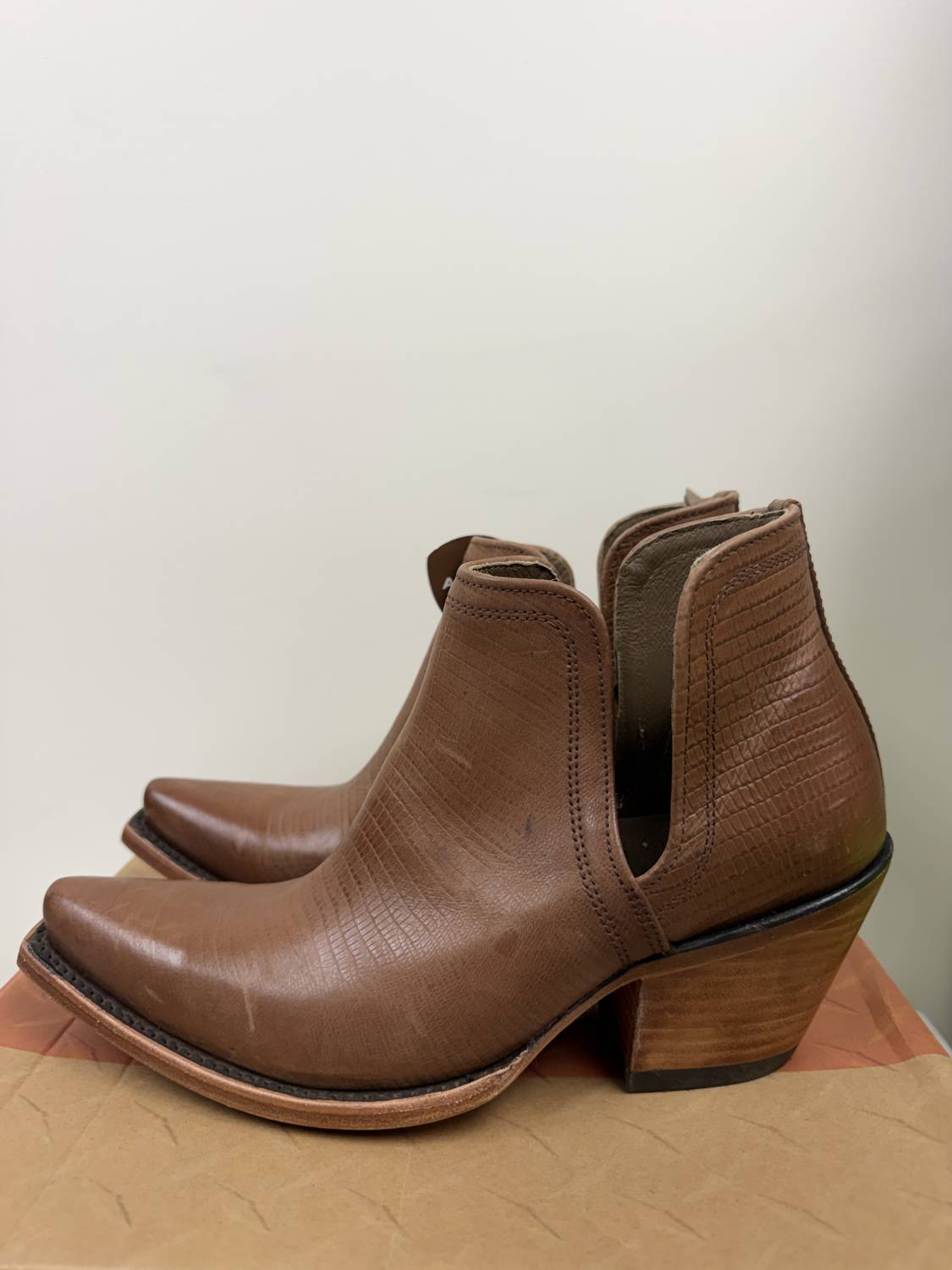 Ariat - WOMEN'S DIXON BOOTIE