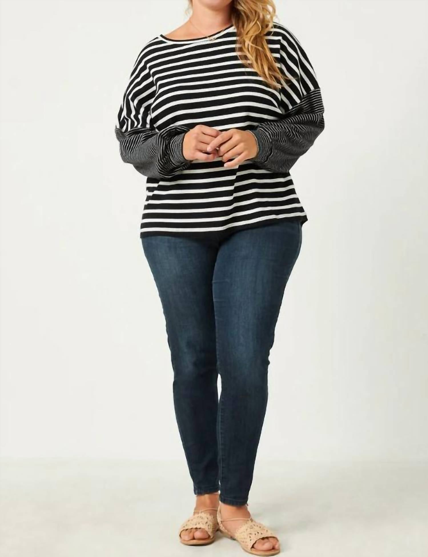 Hayden La - Contrast Stripe Sleeve Textured Knit Top