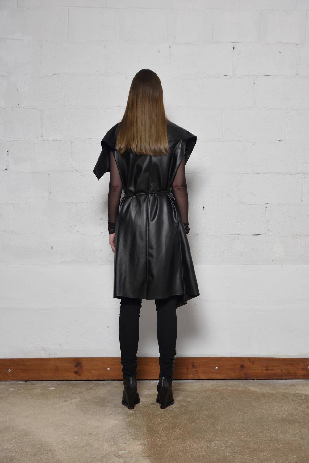 Simply Mila - Uneven Sleeveless Coat