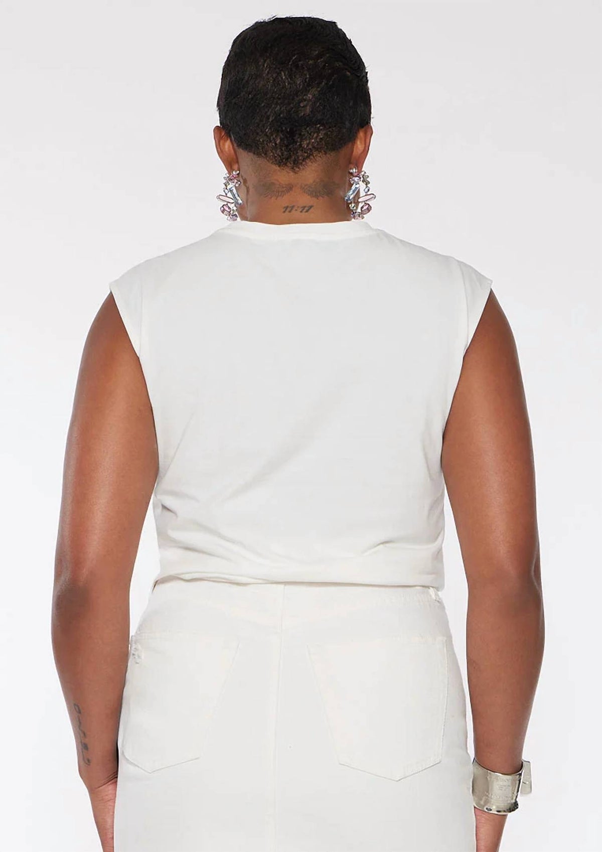Circular Path - Sleeveless Round Neck Necklace T-Shirt