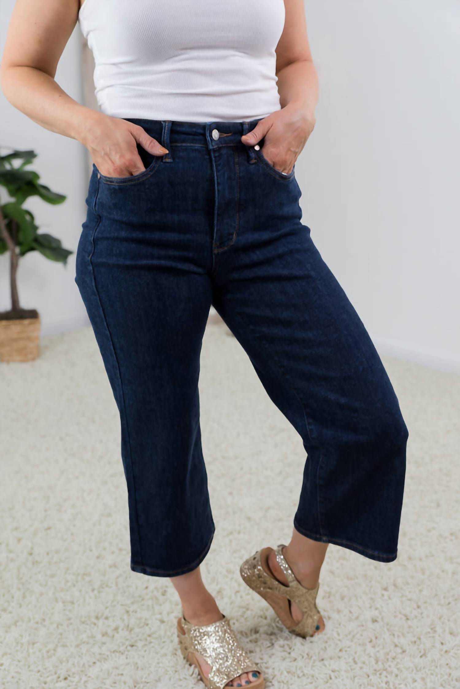 Judy Blue - Astounding Tummy Control Cropped Jeans