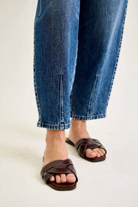 Judy Blue - Rigid Magic Barrel With Dart Detailing Jeans