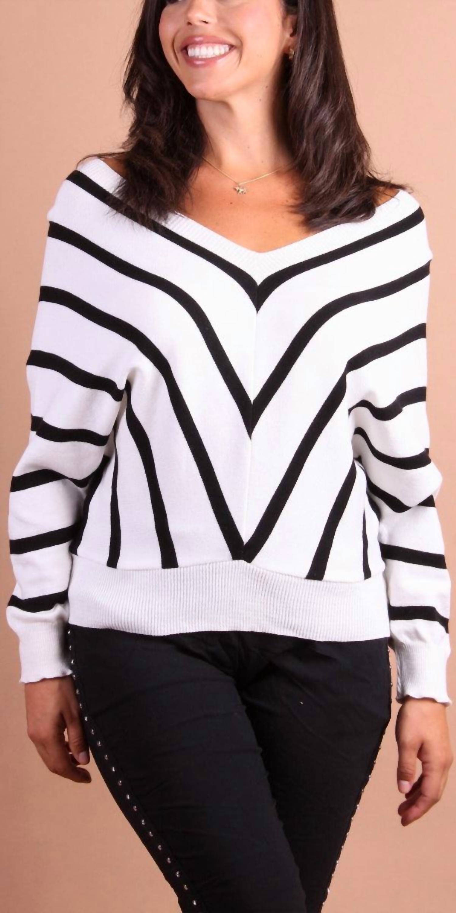Gigi Moda - Chevron Batwing V-neck Sweater