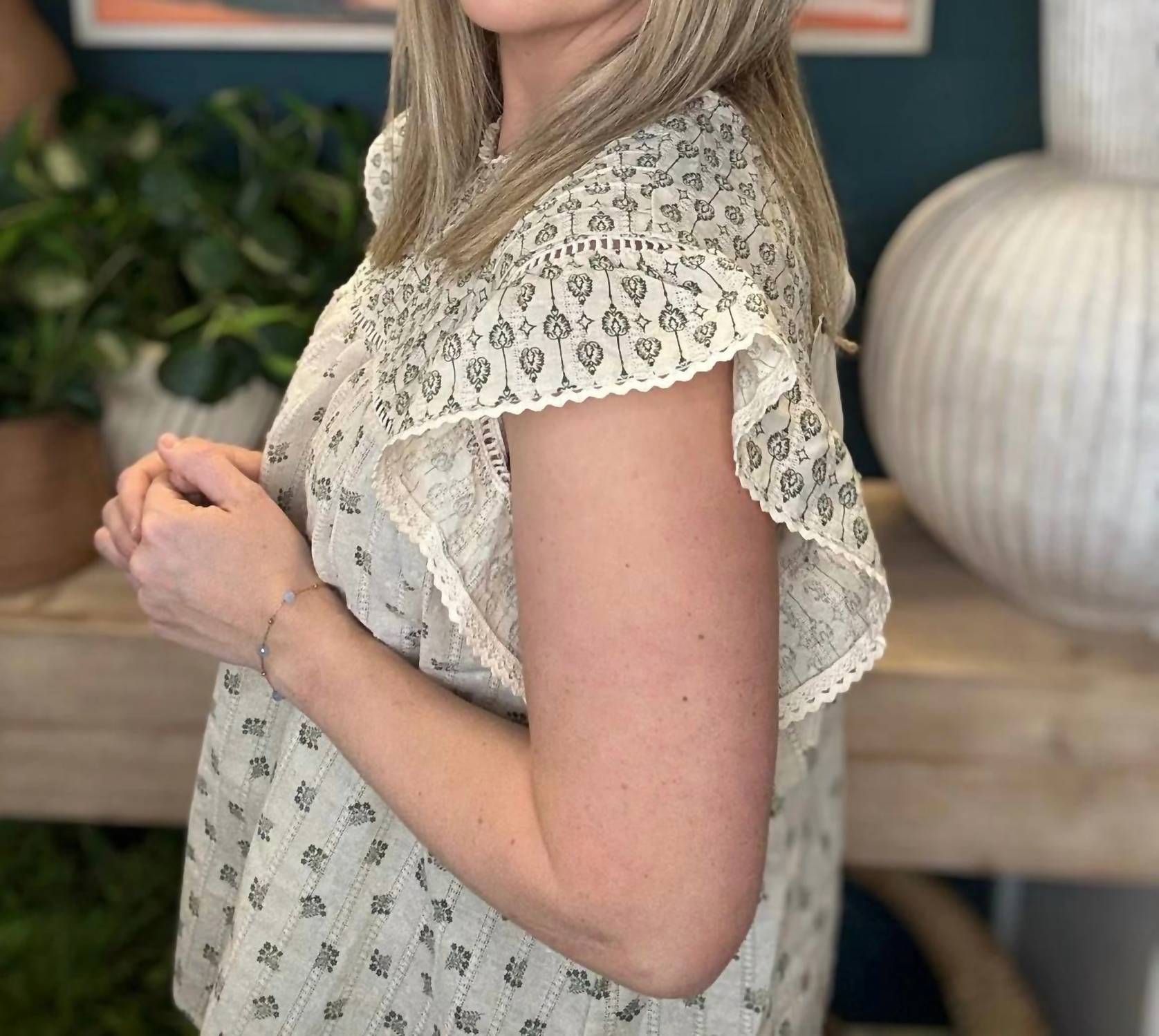 Easel - Floral Flutter Sleeve Blouse