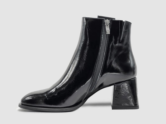 Aga - Women's Karolina Leather Booties