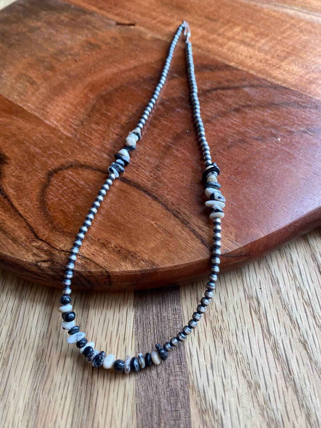 Nizhoni Traders - Navajo Pearl Beaded Necklace