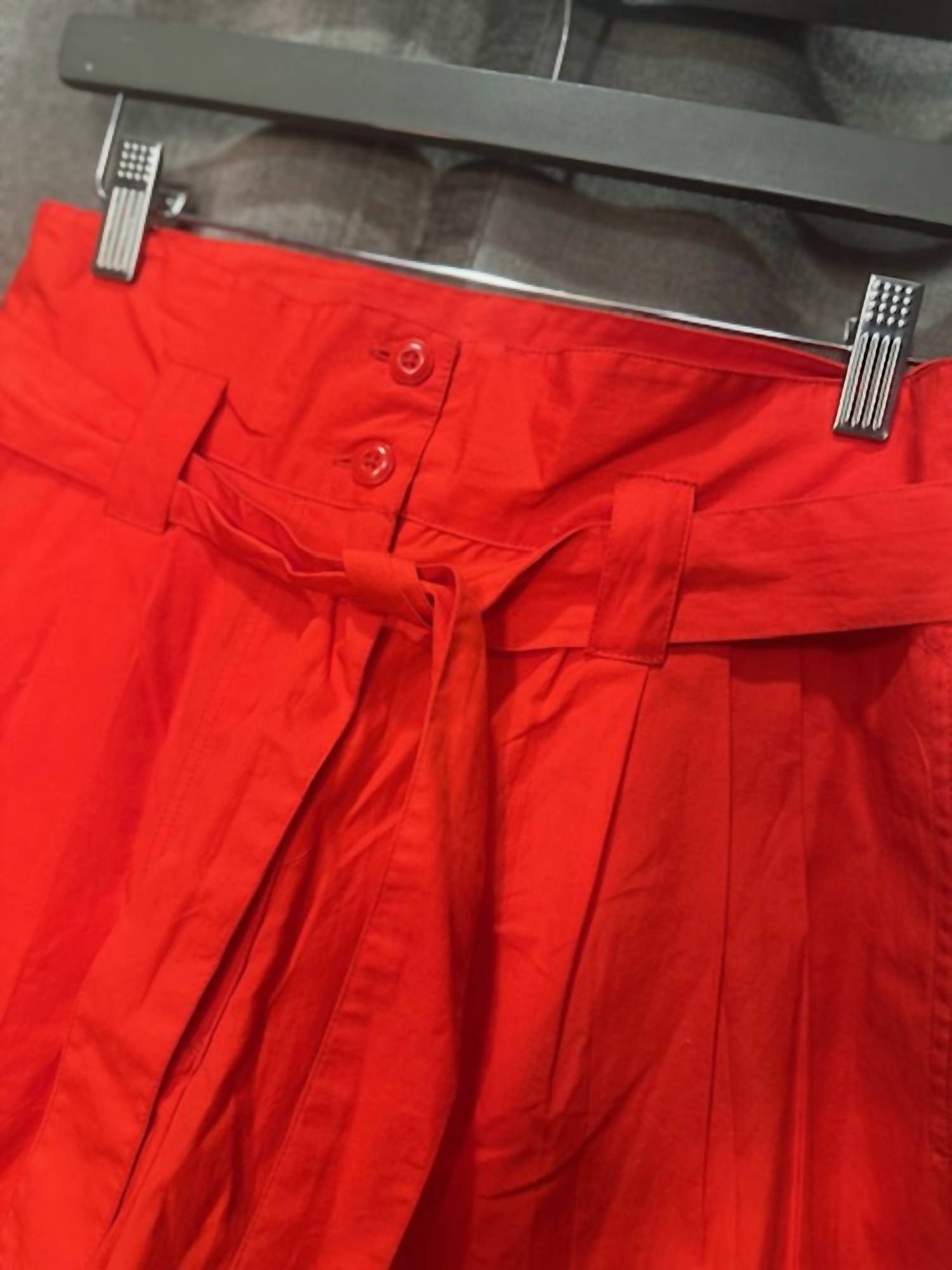 THE GREAT. Women's The Pleated Trouser Short in htred - women's shorts - detail view