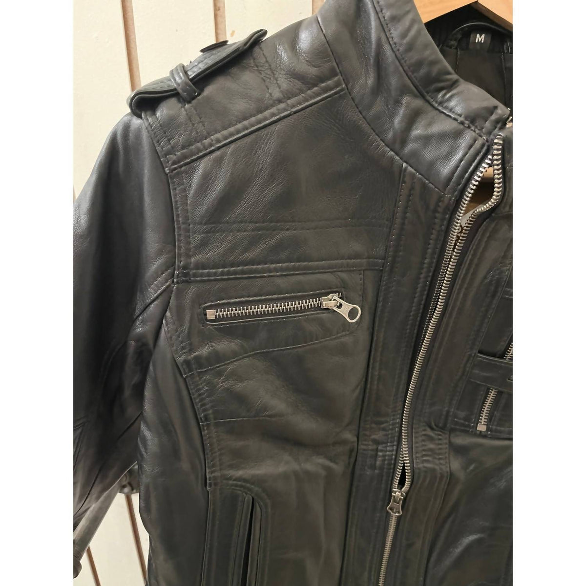 Decrum - Cafe Racer Style Leather Jacket
