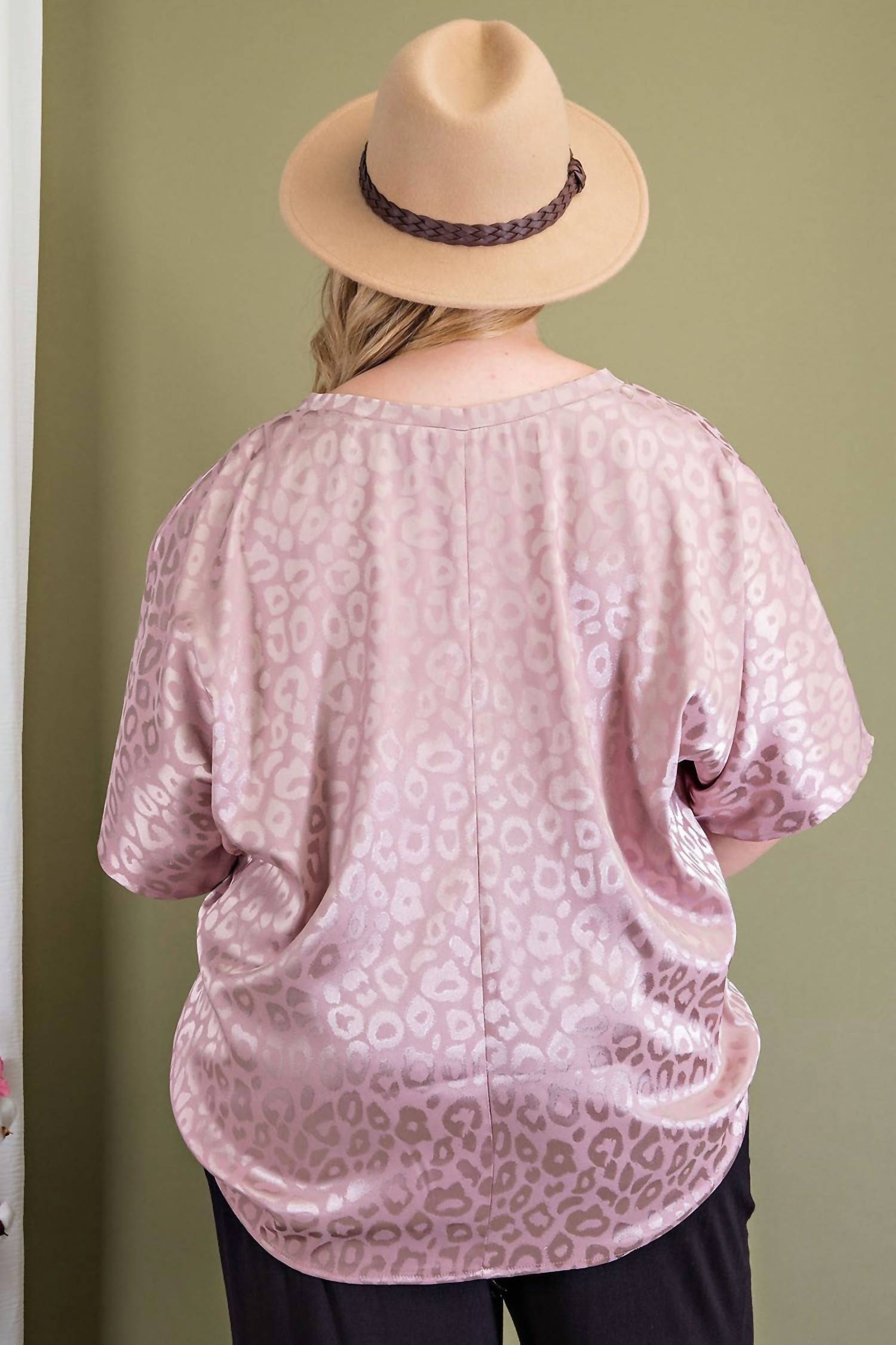Ee:Some - V-Neck Flowy Blouse