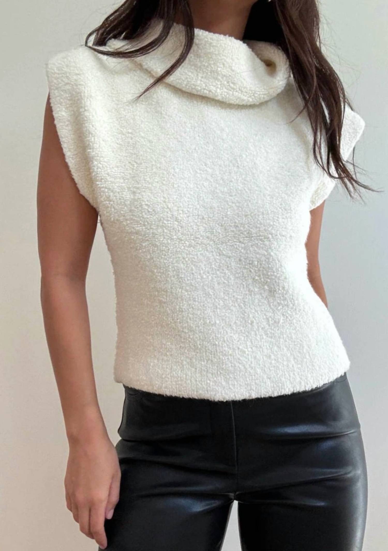 Et Clet - Sleeveless Knit Turtleneck Top