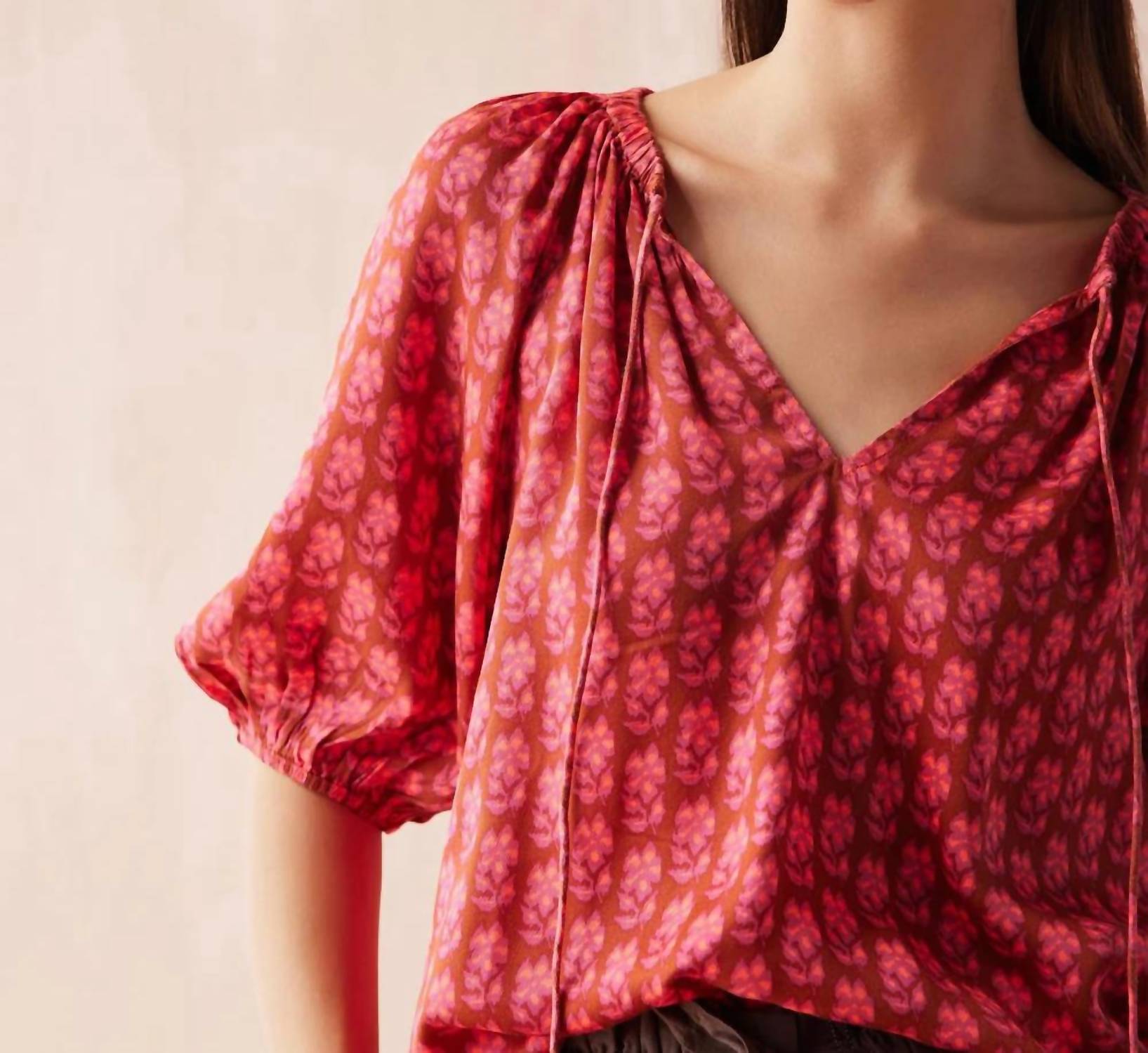 Omika - Isla Elastic Sleeve Blouse