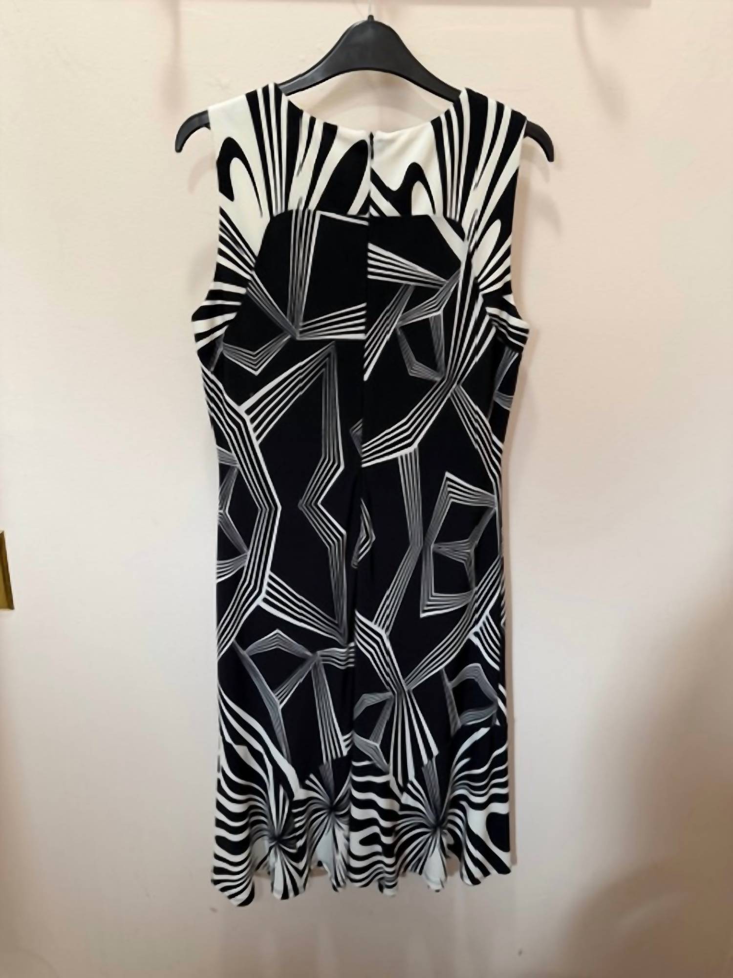 Bali Corp. - Women's Abstract Print With Wave Hem Dress