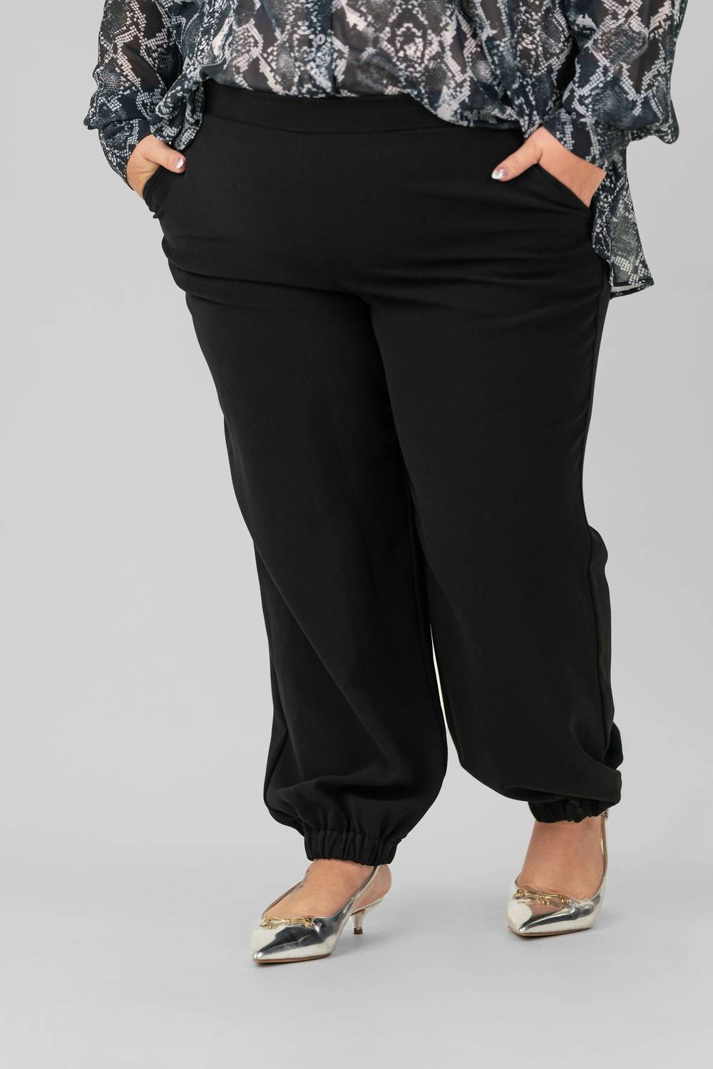 Karen Kane - Crepe Relaxed Ankle Pants - Plus