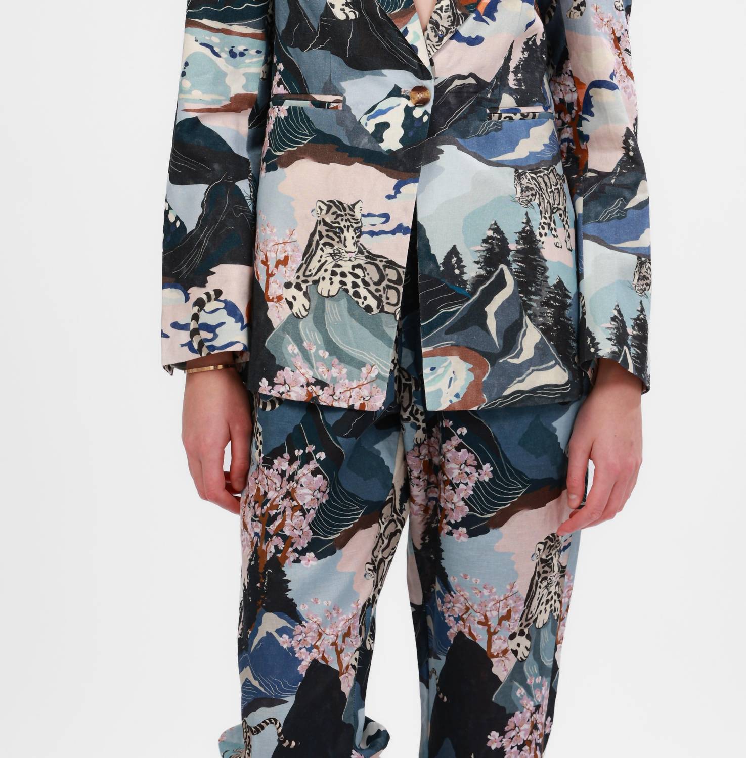 Las Sureñas Snow Leopard Blazer in blue - women's jacket