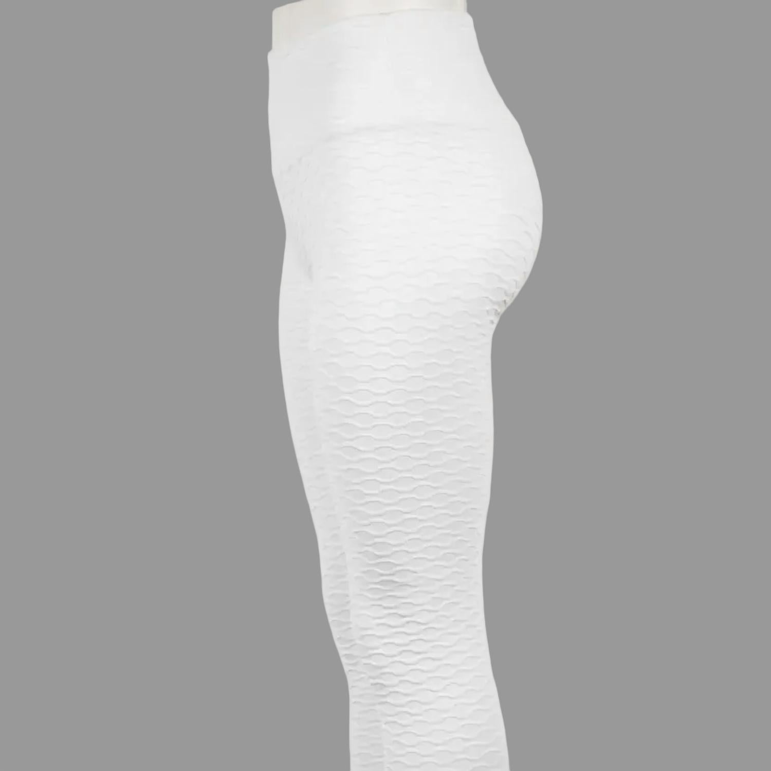 BBrazil Clothing Diamond Jacquard Lycra Textured Capri Leggings in white - women's pants - alternate view