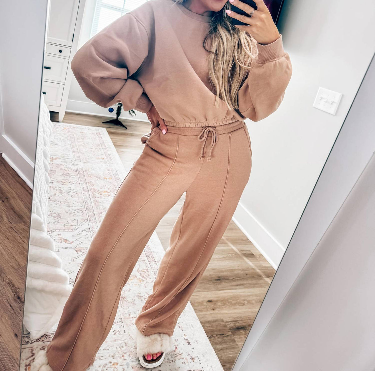 Double Zero - Elastic Hem Cropped Sweatshirt