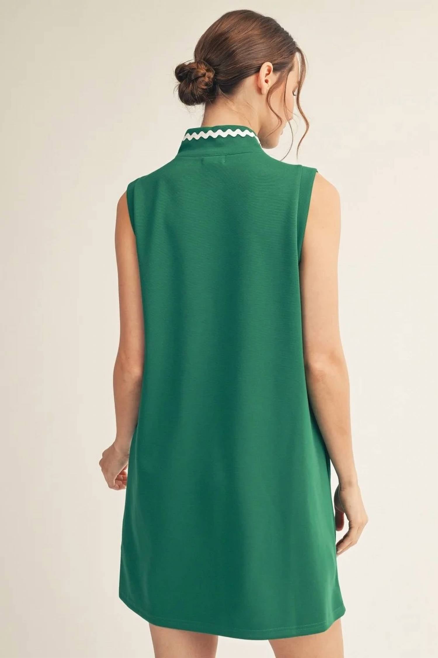 Jodifl - Sleeveless Mockneck Zip Shift Dress
