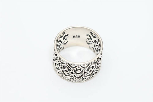 Avenue Chic - Women's Filigree Heart Ring