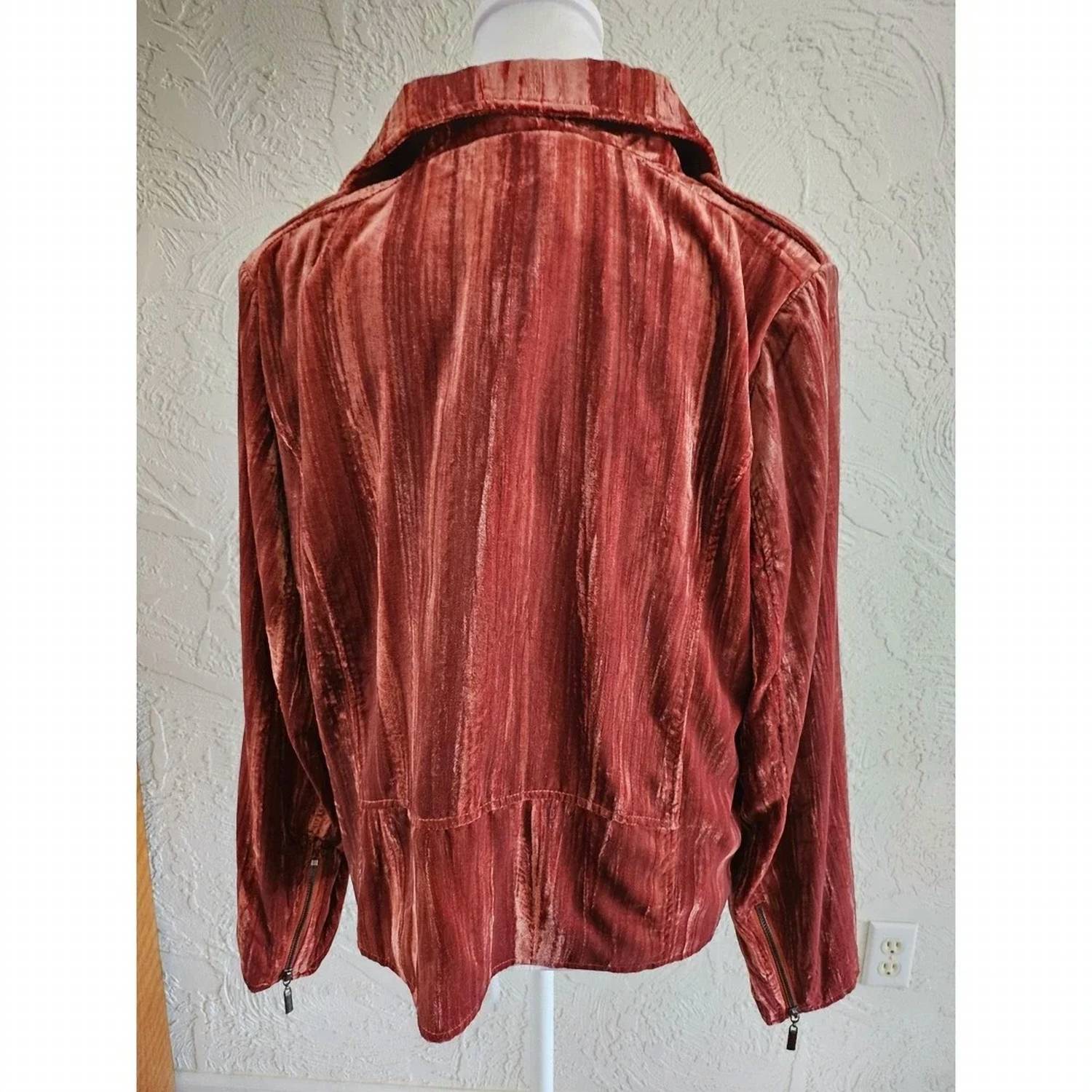 Paparazzi - Women's Crushed Velvet Moto Jacket